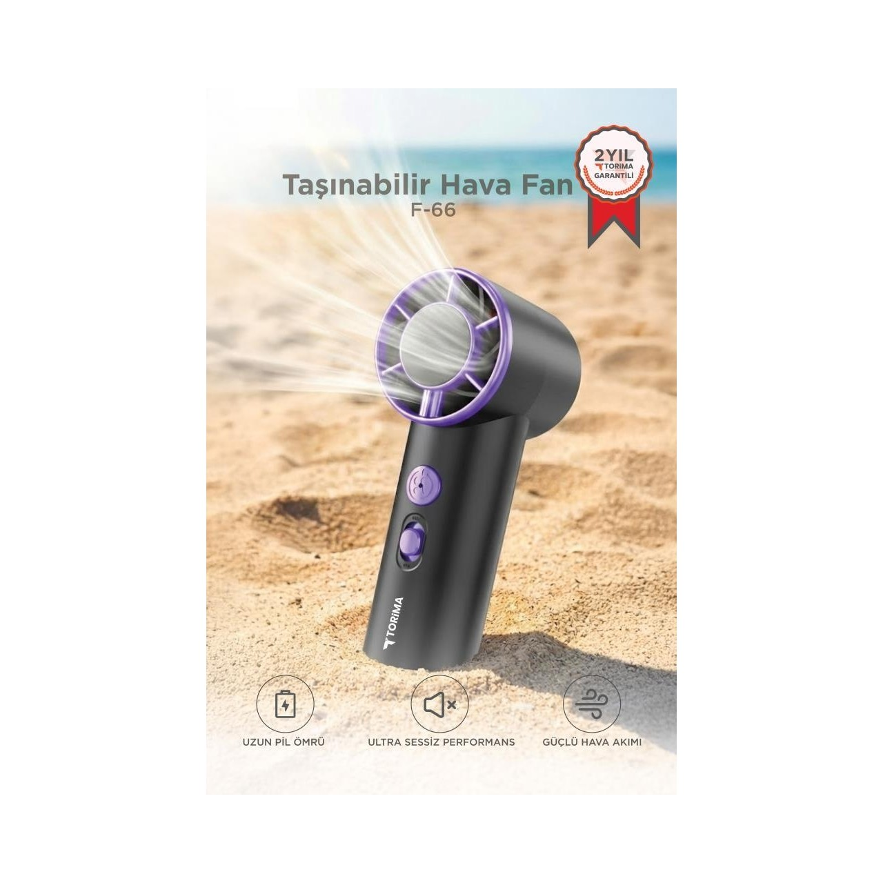 Güçlü hava akımlı, taşınabilir mor ve siyah vantilatör kumsalda duruyor.