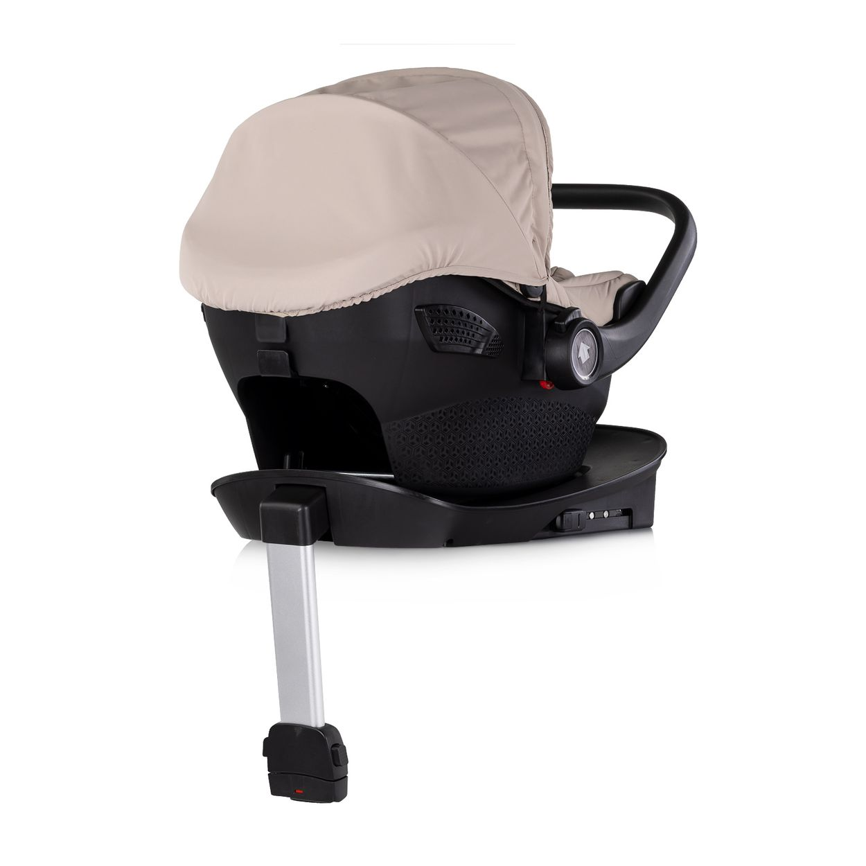 Ein beiger Sonnenschutz bedeckt eine schwarze Babyschale auf einer schwarzen Basis mit silbernem Stützbein.