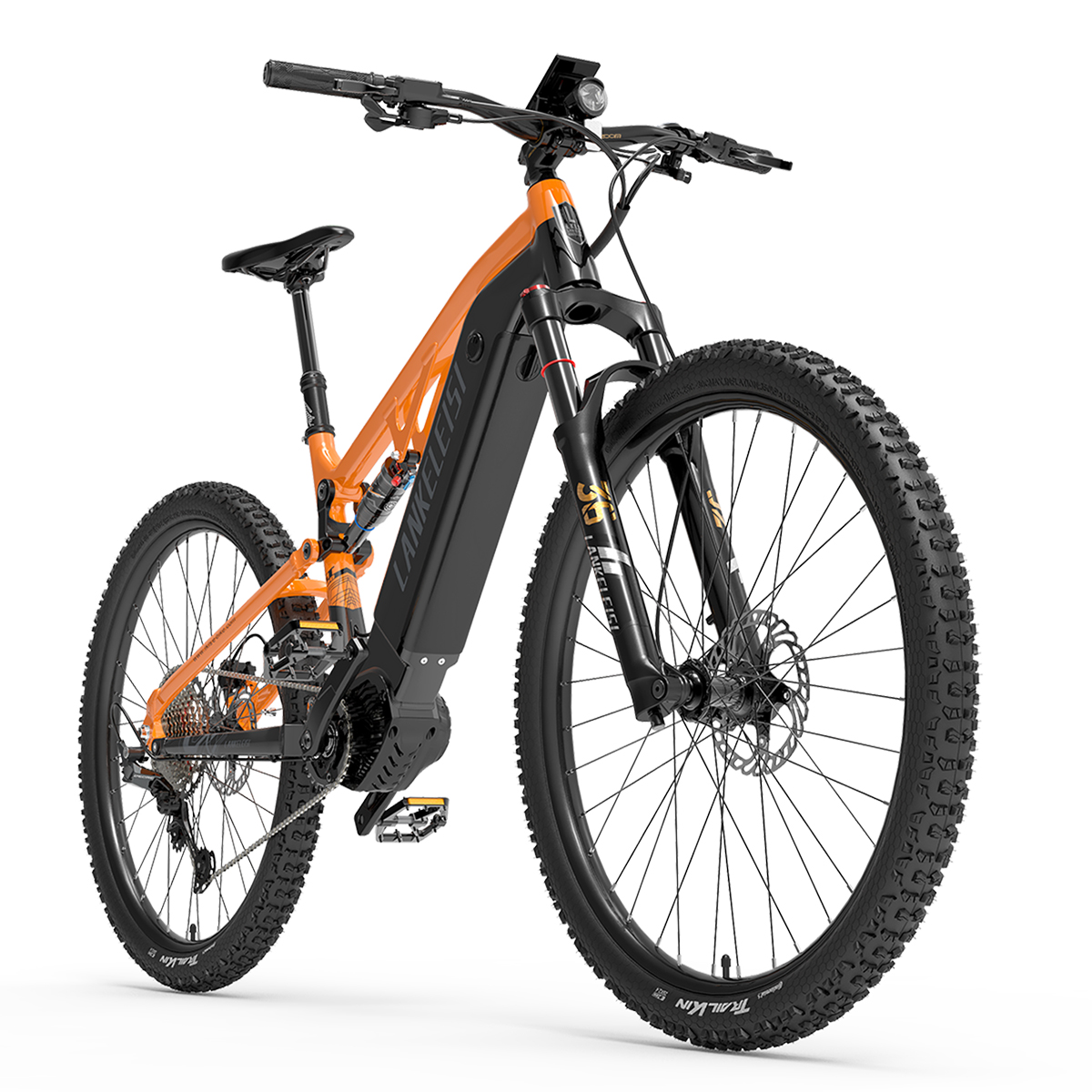 Pomarańczowo-czarny e-rower górski full-suspension z szerokimi oponami.