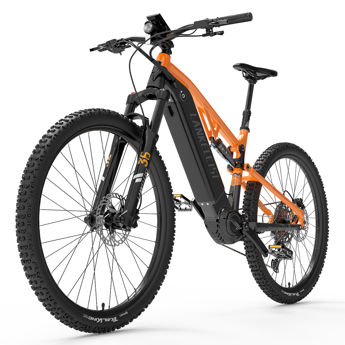 Pomarańczowy rower elektryczny typu mountain bike z czarnymi akcentami na białym tle.