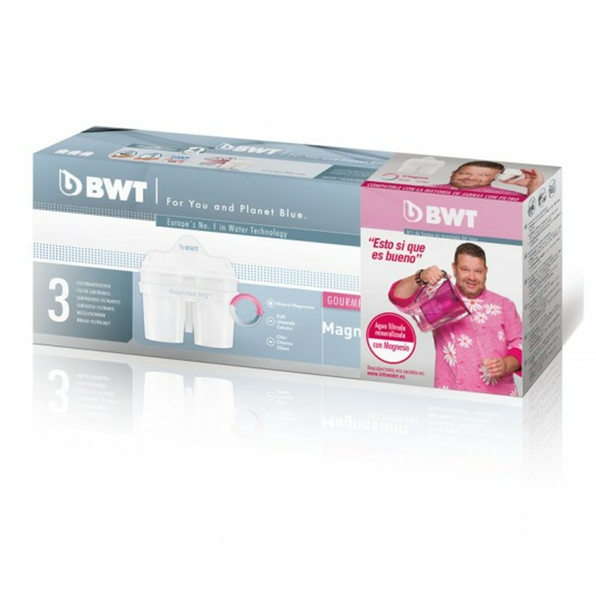 Scatola filtro acqua BWT con uomo che versa acqua. Confezione da 3.