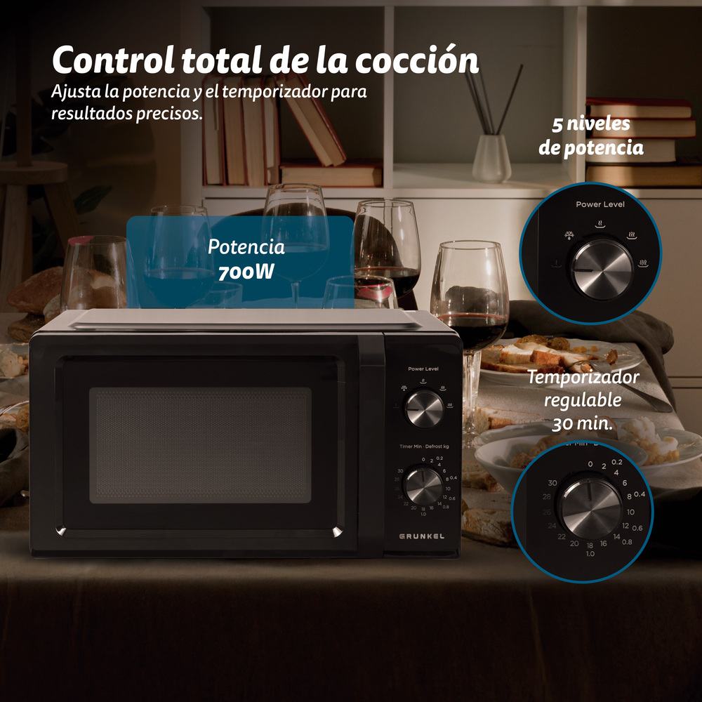 Forno a microonde nero con controlli, testo su potenza e timer. 700W.