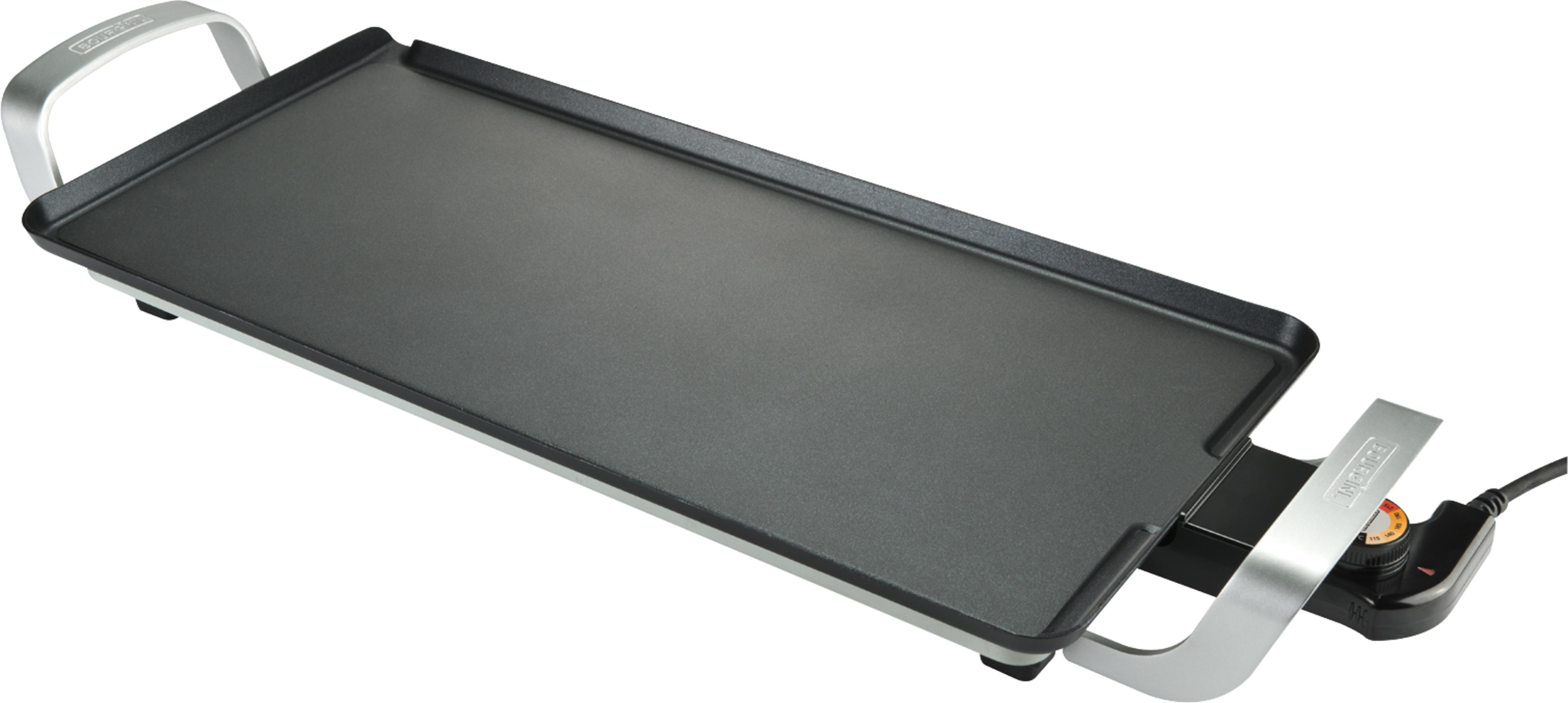 Una plancha eléctrica con asas plateadas y superficie de cocción negra.