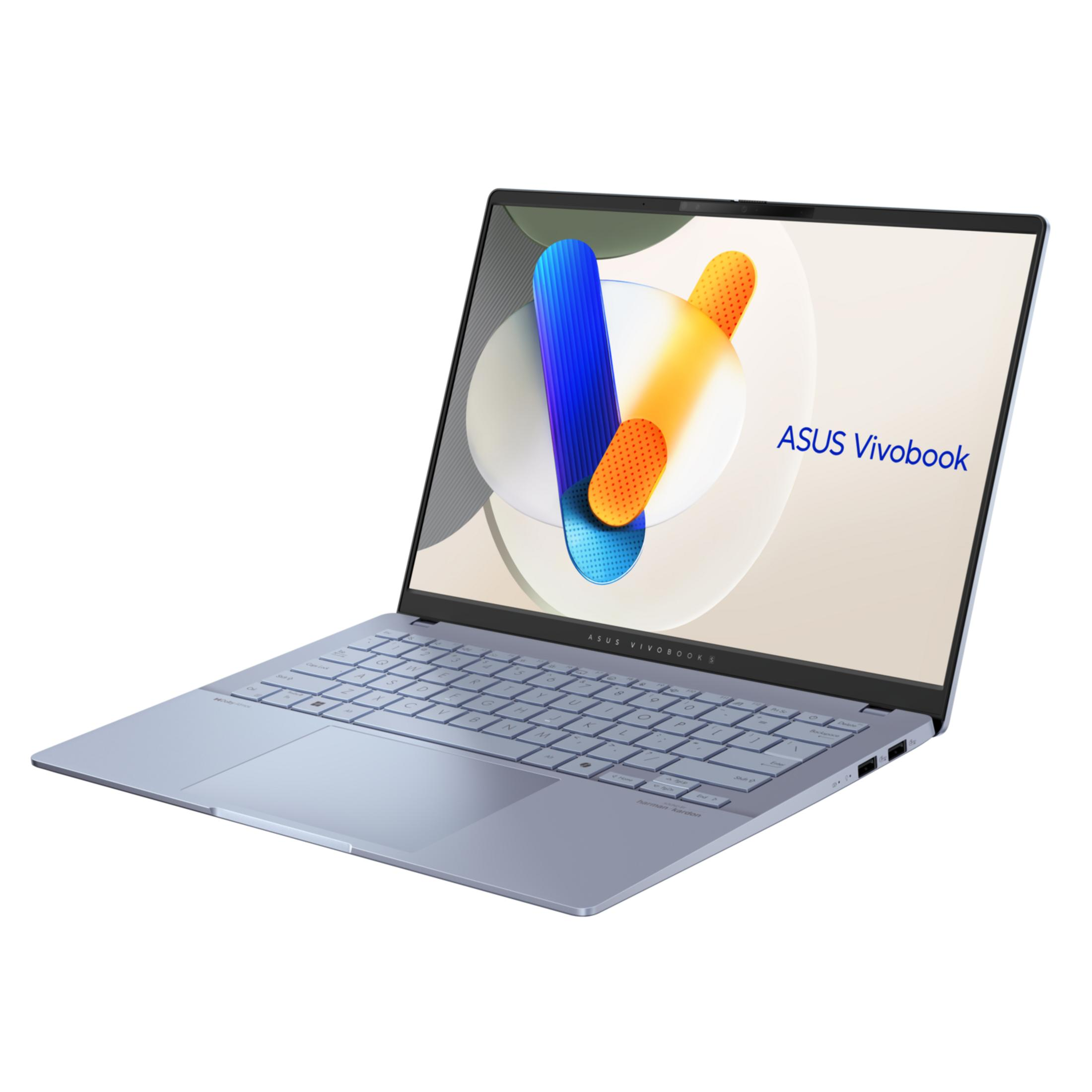 Un ordinateur portable ASUS Vivobook bleu clair avec son écran ouvert, affichant un design abstrait.