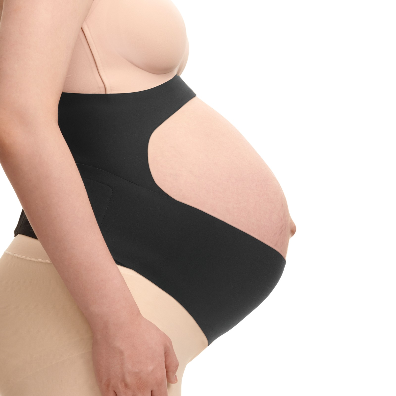 Schwangerer Bauch mit schwarzem Stützbauchband und hautfarbenem Oberteil.