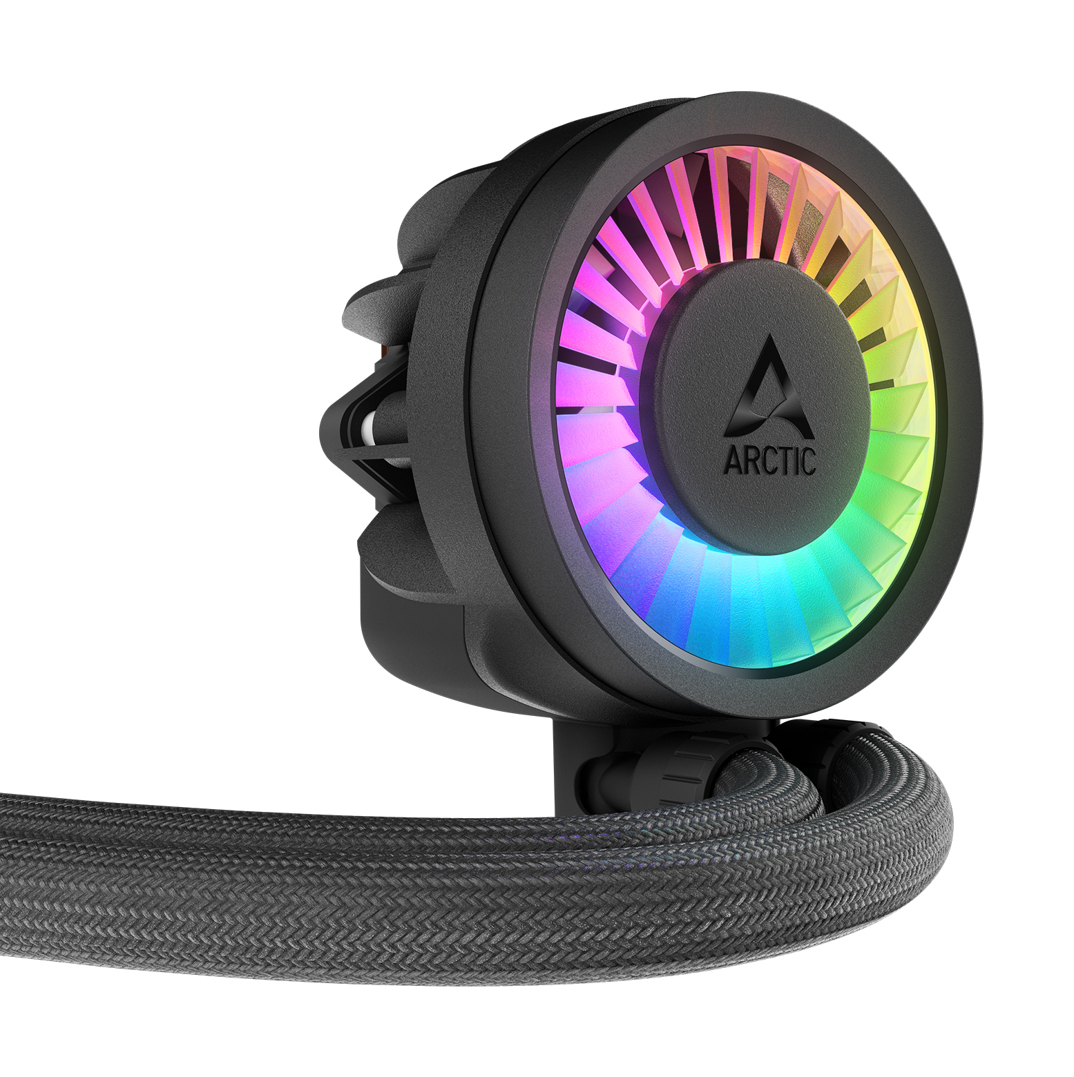 Schwarzer Lüfter mit RGB-Beleuchtung und ARCTIC-Logo, daneben ein geflochtener Schlauch.
