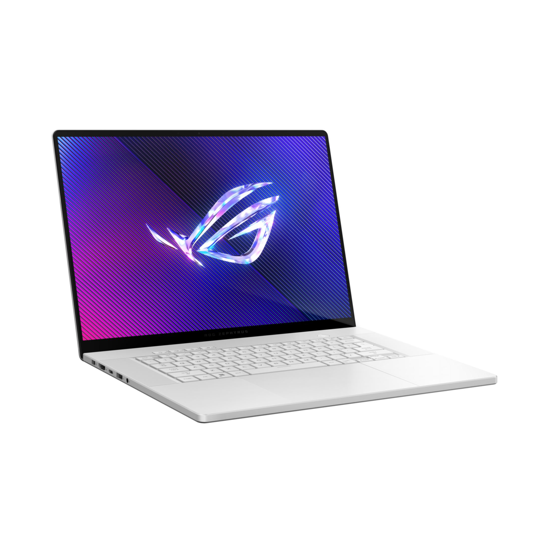 Een witte laptop met een gloeiend ROG-logo op het scherm.