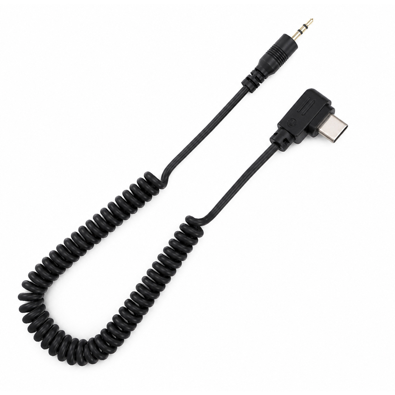 Schwarzes Spiralkabel mit 3,5-mm-Klinken- und USB-C-Anschluss.