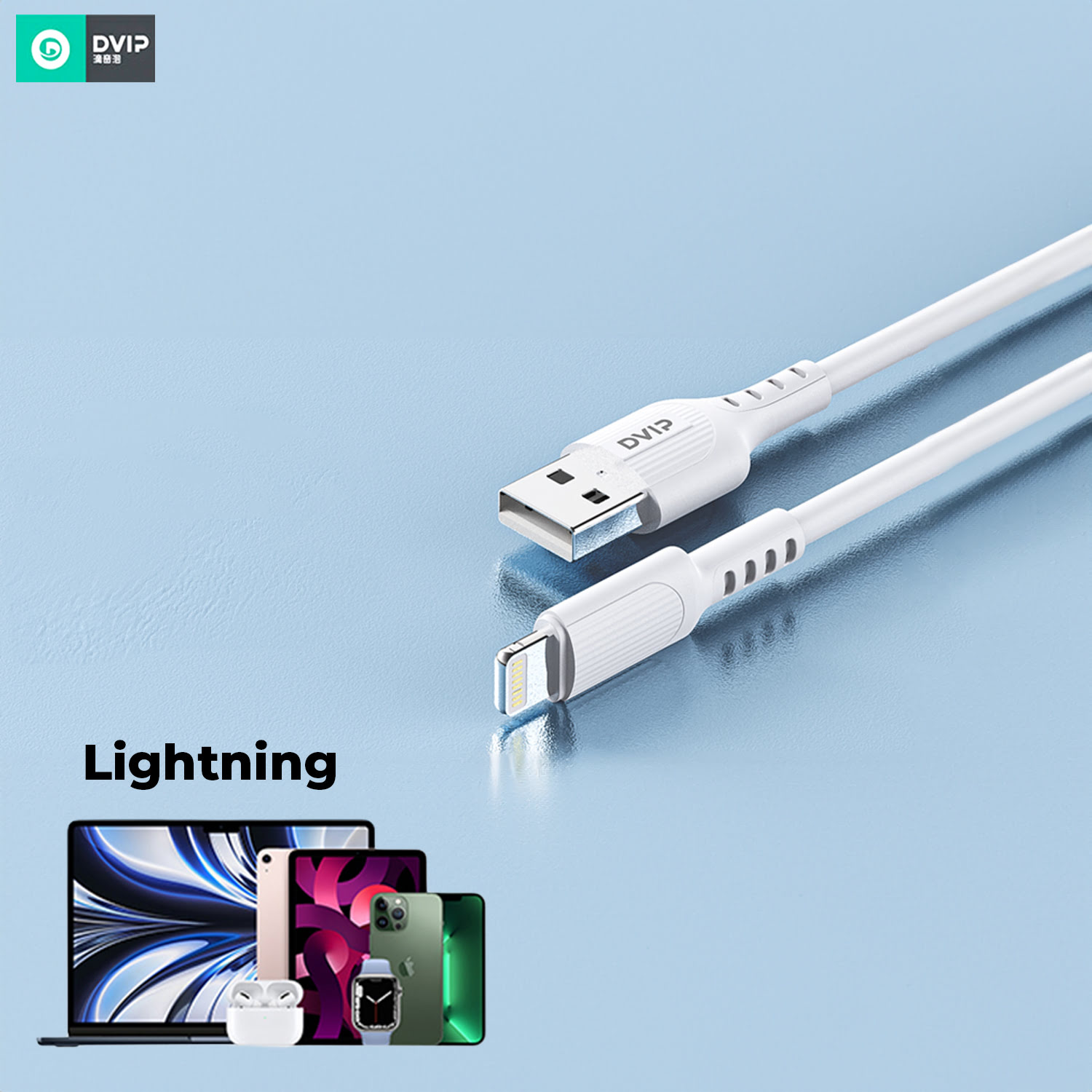 Apple cihazlarının yanında USB ve Lightning konektörlü beyaz şarj kablosu.
