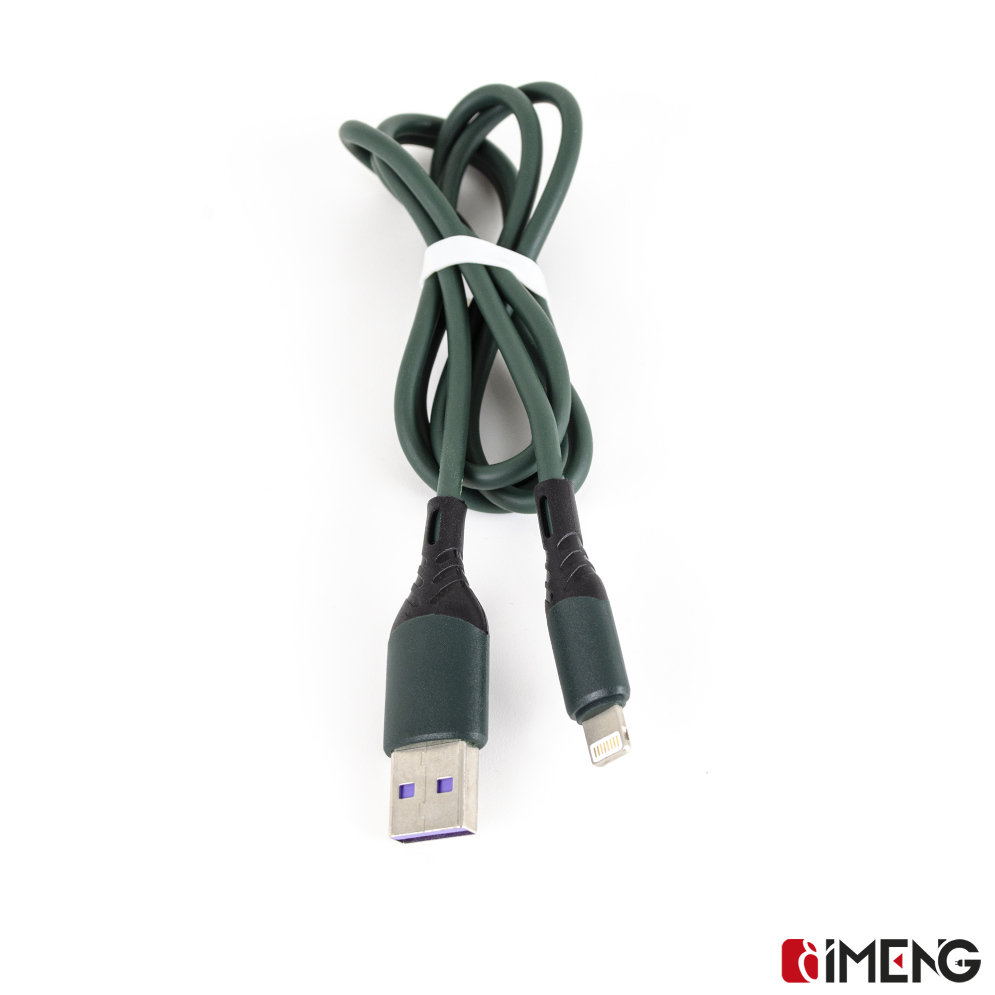 Beyaz bir bağlaçla bağlanmış yeşil USB - Lightning kablosu.