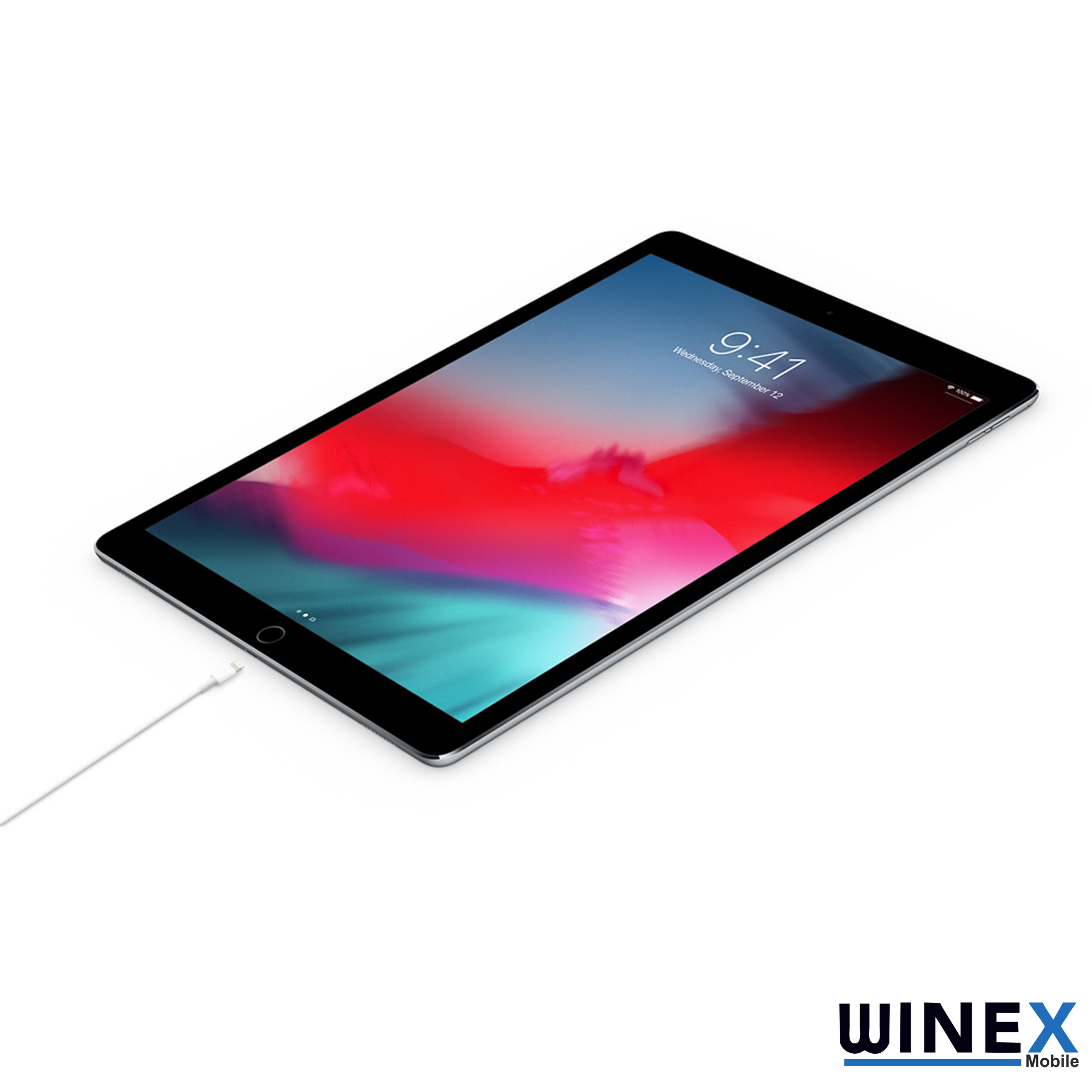 Alt kısmına şarj kablosu takılı siyah bir tablet.