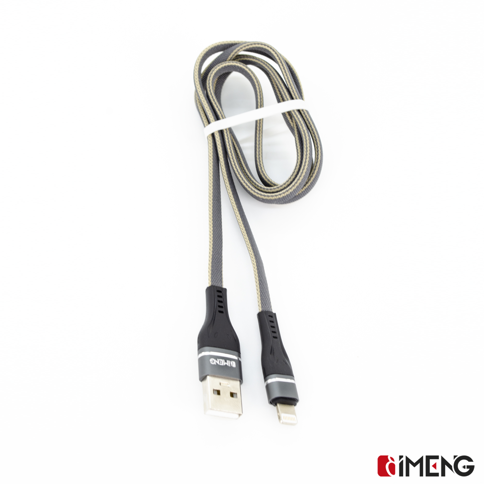 USB ve Lightning konektörlü gri ve bej şarj kablosu beyaz arka planda.