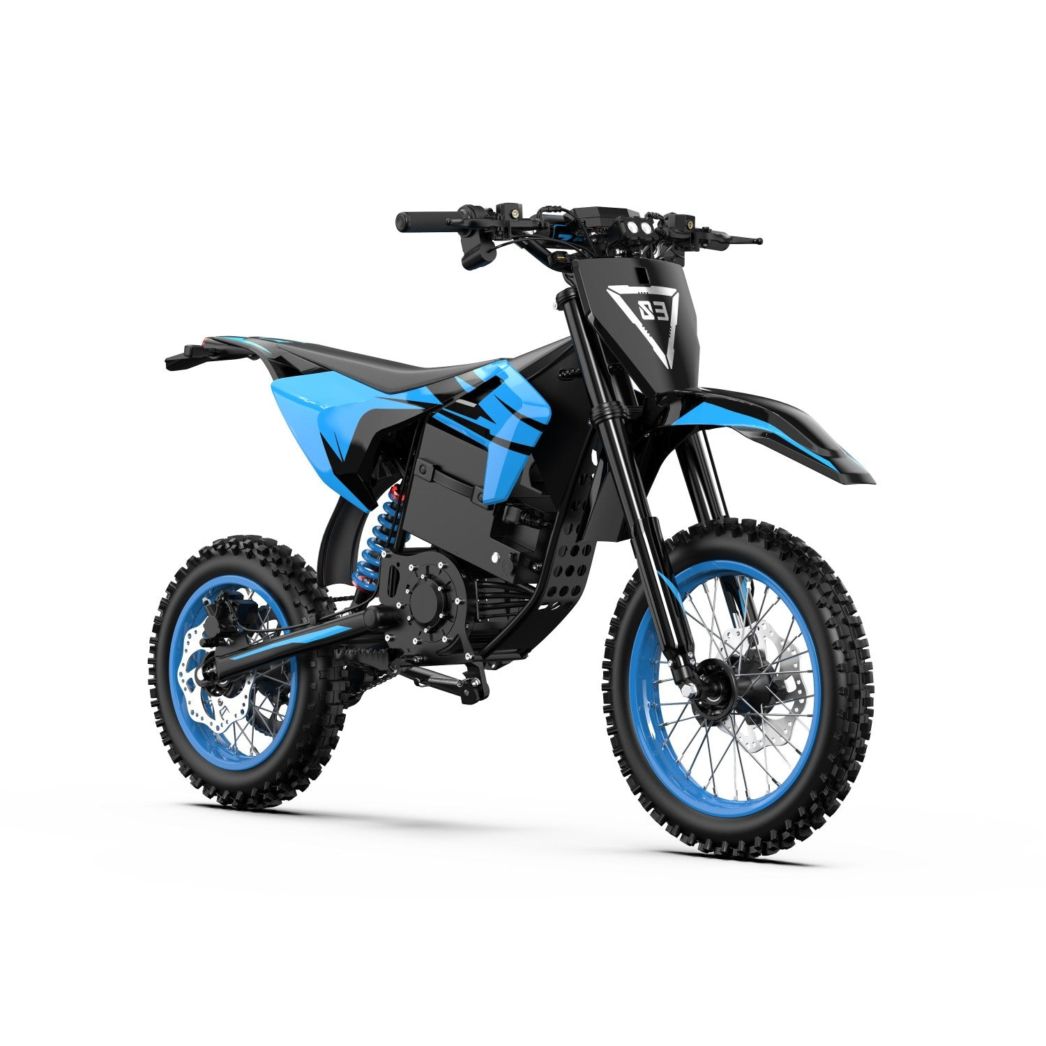 Una moto de cross eléctrica azul y negra con neumáticos de taco, aislada sobre fondo blanco.
