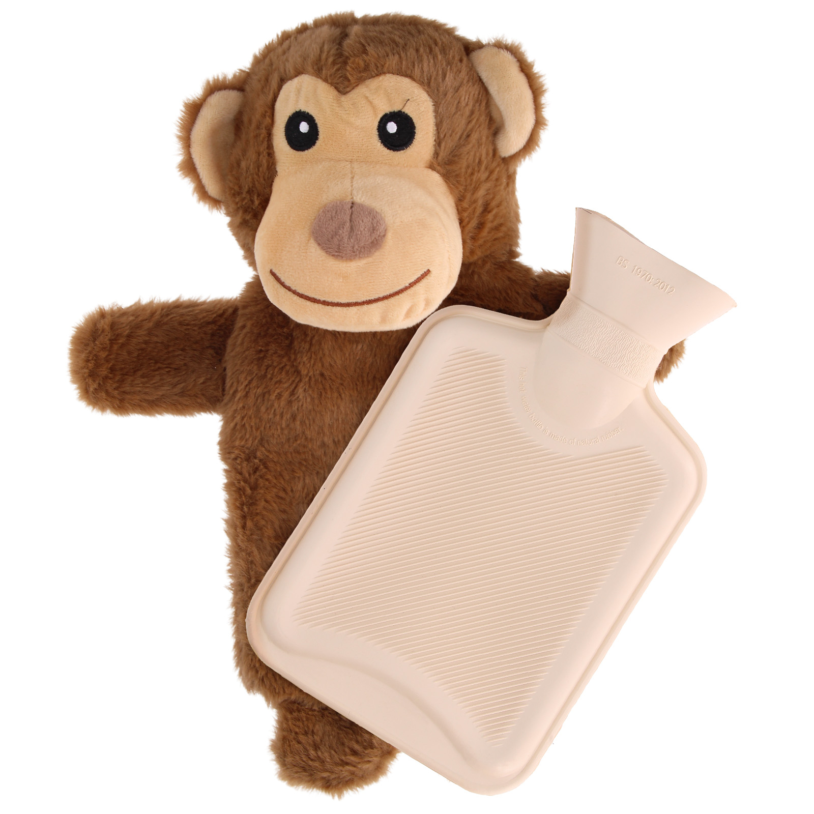 Un peluche di scimmia marrone che tiene una borsa dell'acqua calda beige.