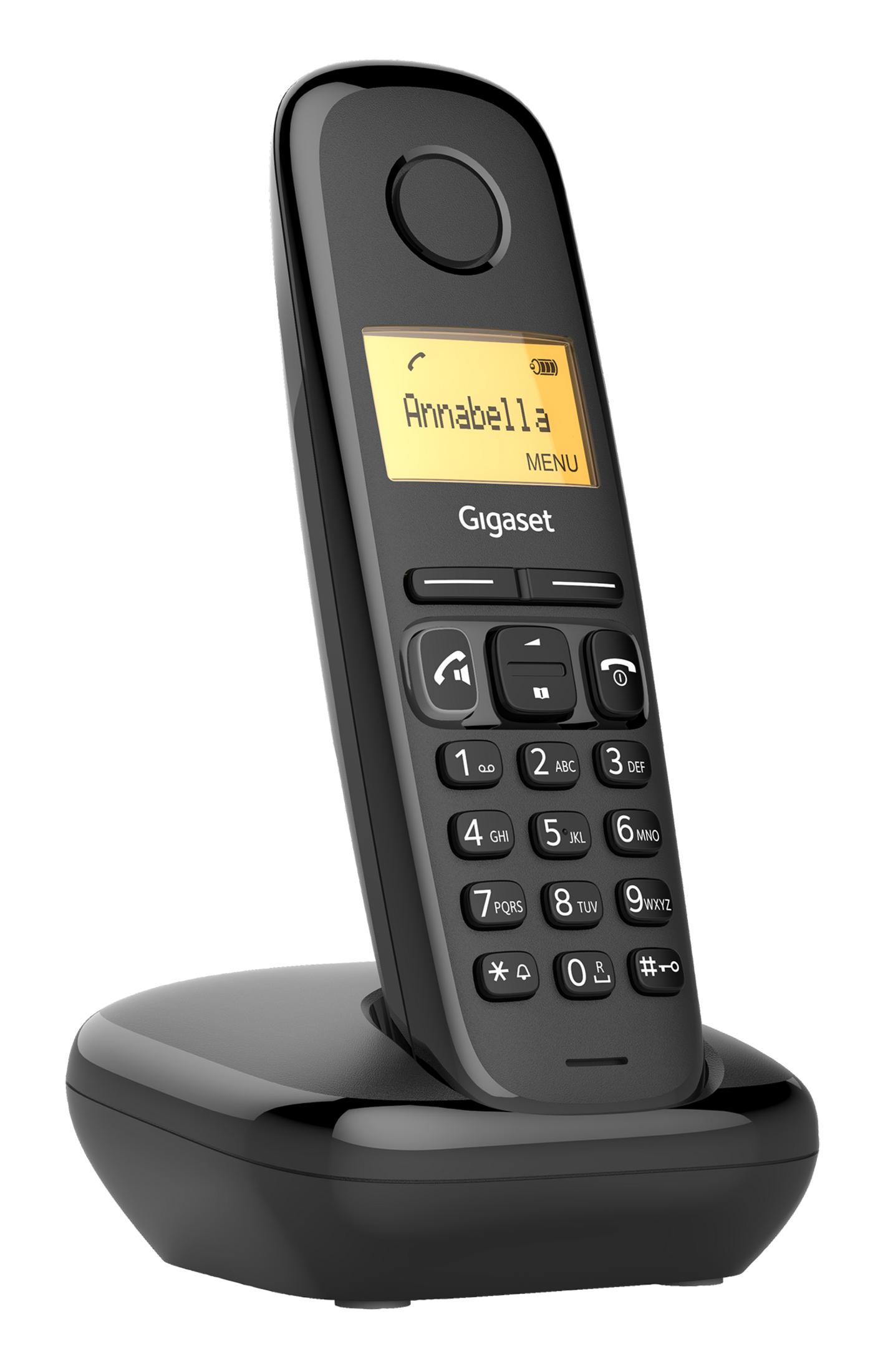 Un téléphone sans fil noir avec écran jaune est posé sur sa base de chargement.