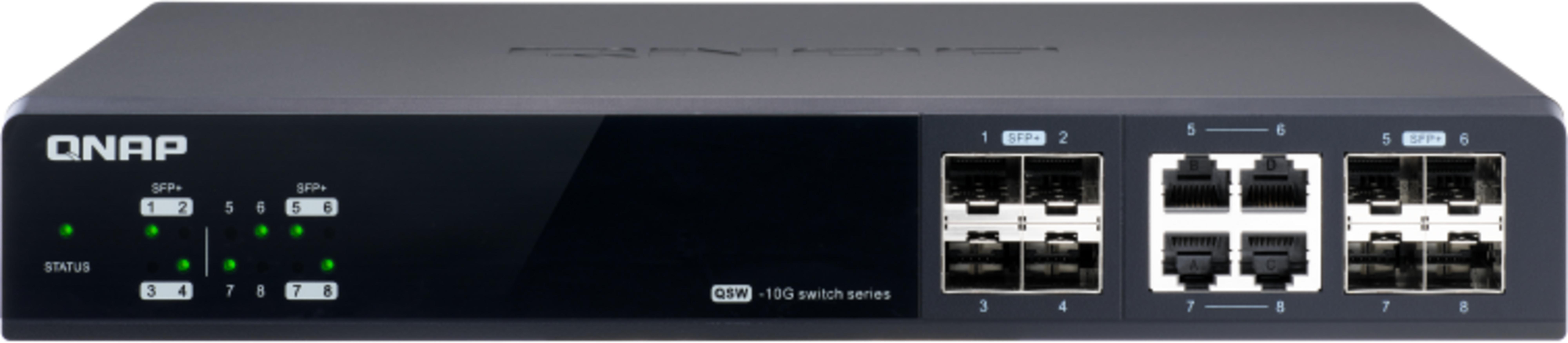 Uno switch QNAP 10G nero con porte multiple e spie di stato.