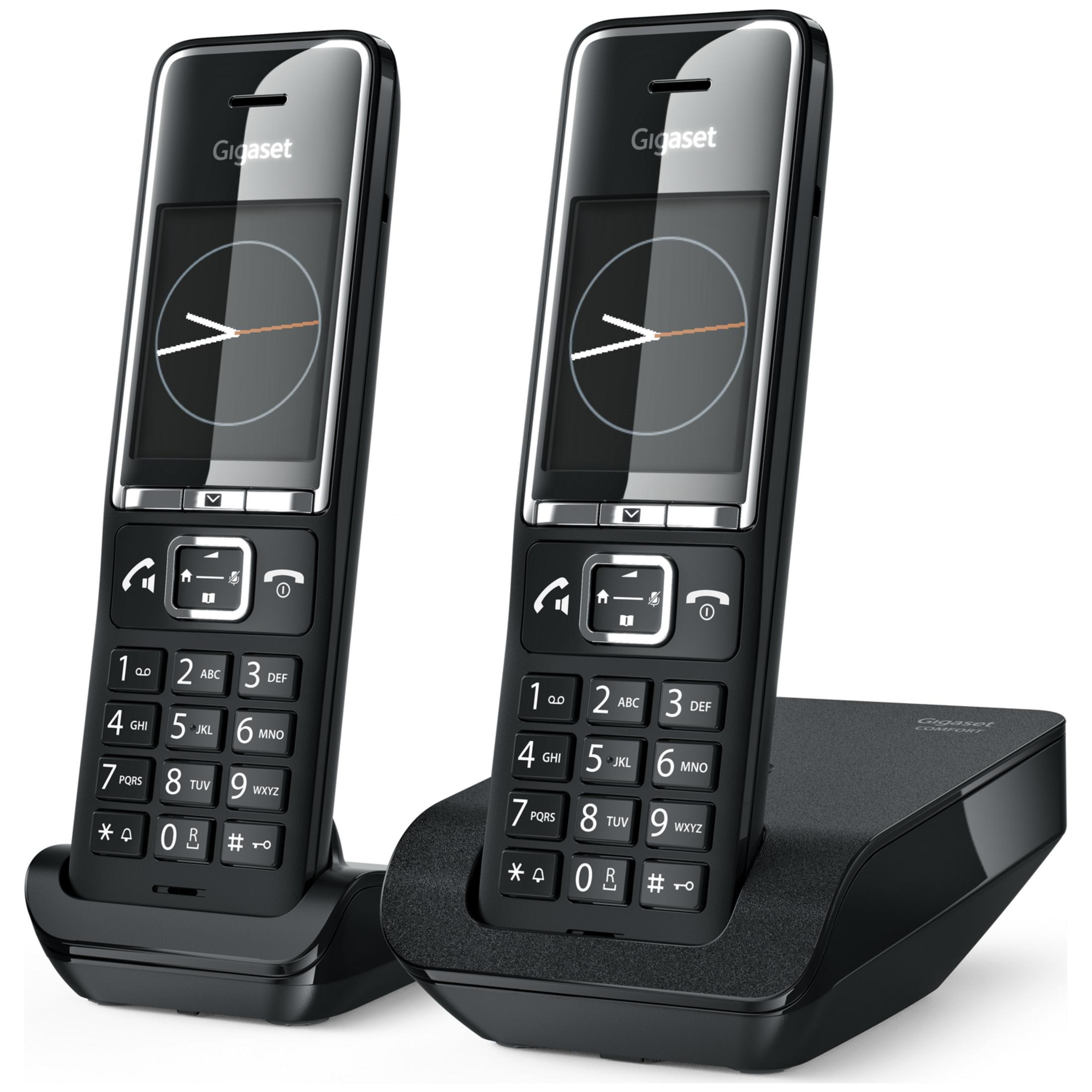 Deux téléphones sans fil noirs Gigaset sur une base de recharge.