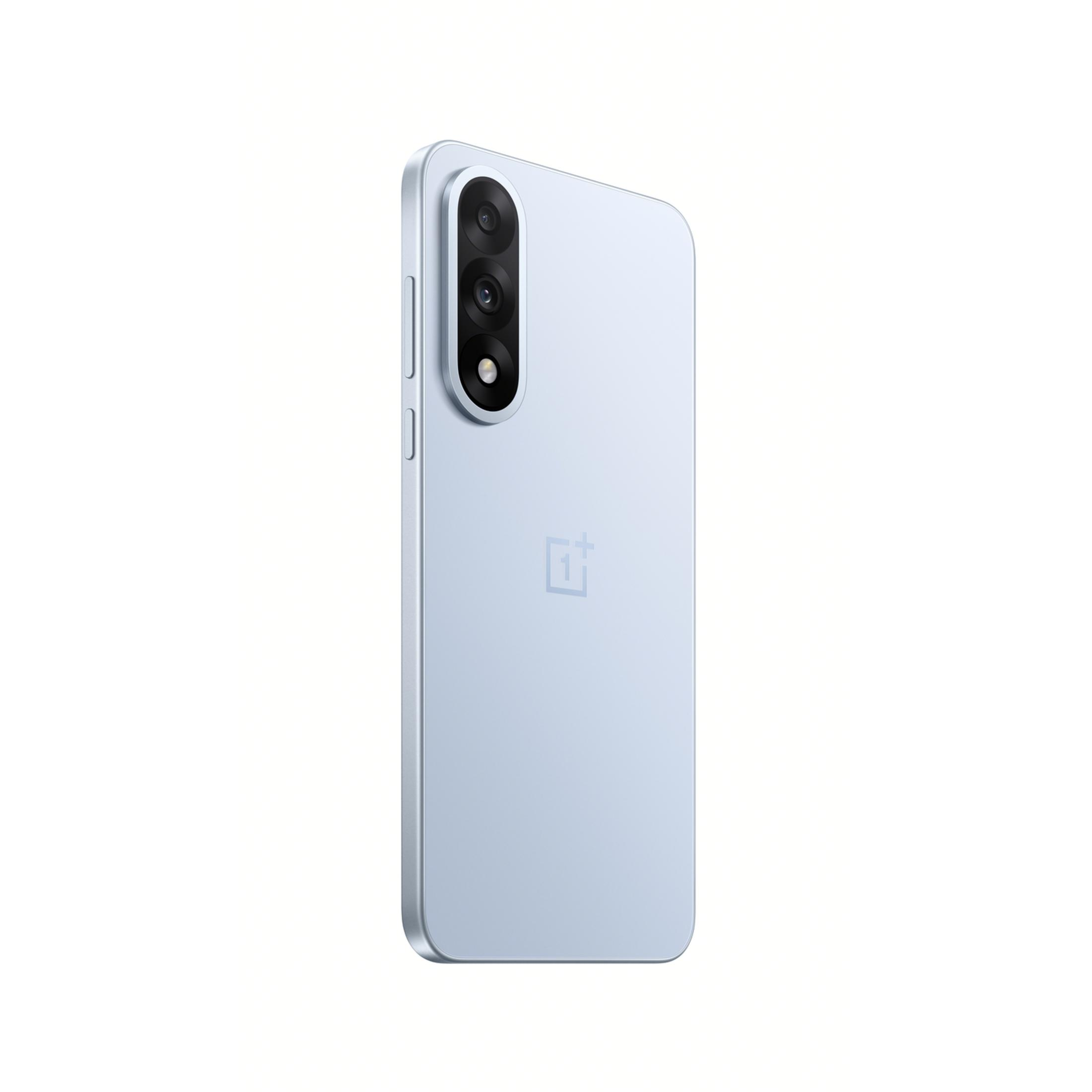 Jasnoniebieski smartfon z trzema tylnymi aparatami i logo OnePlus.