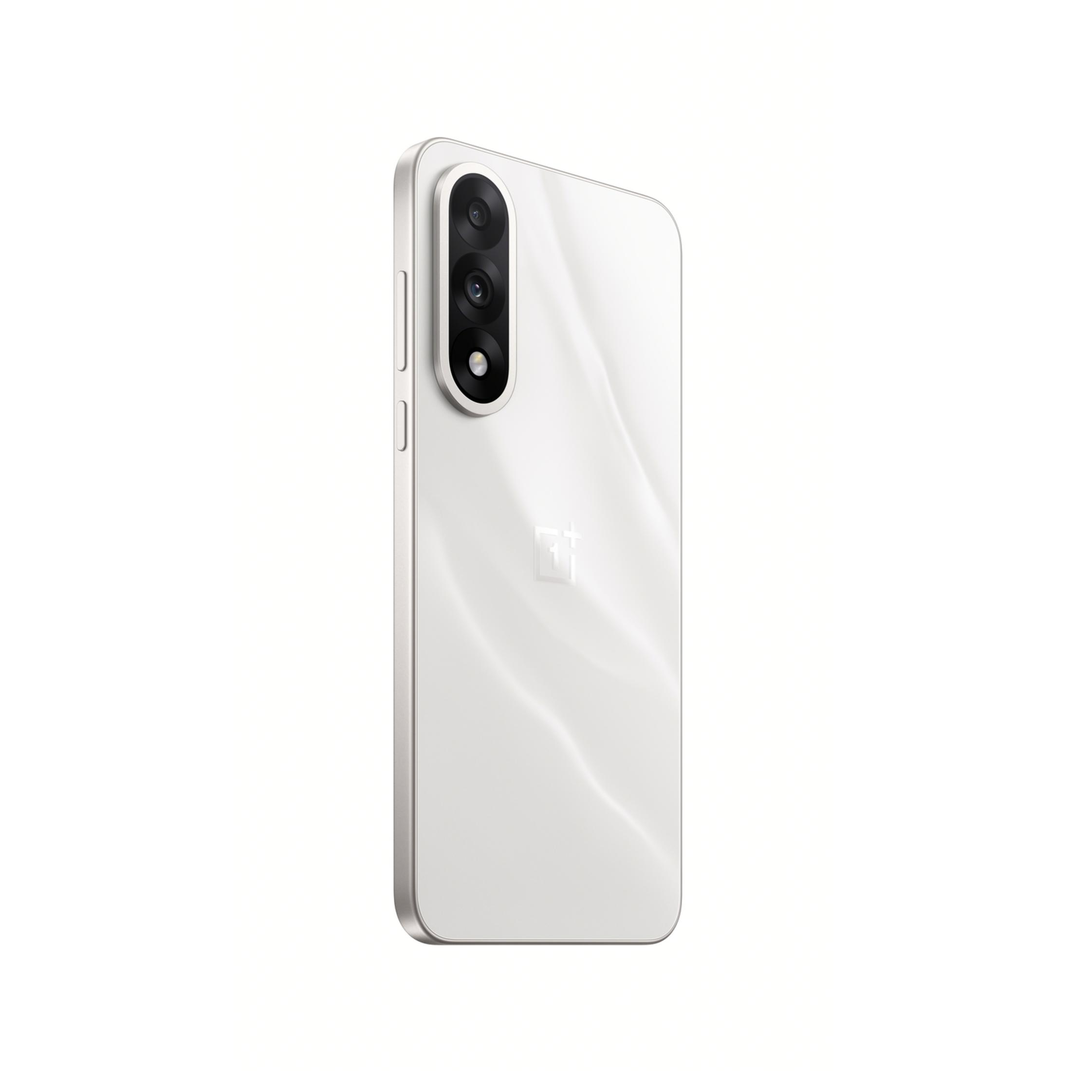 Biały smartfon z trzema aparatami z tyłu.