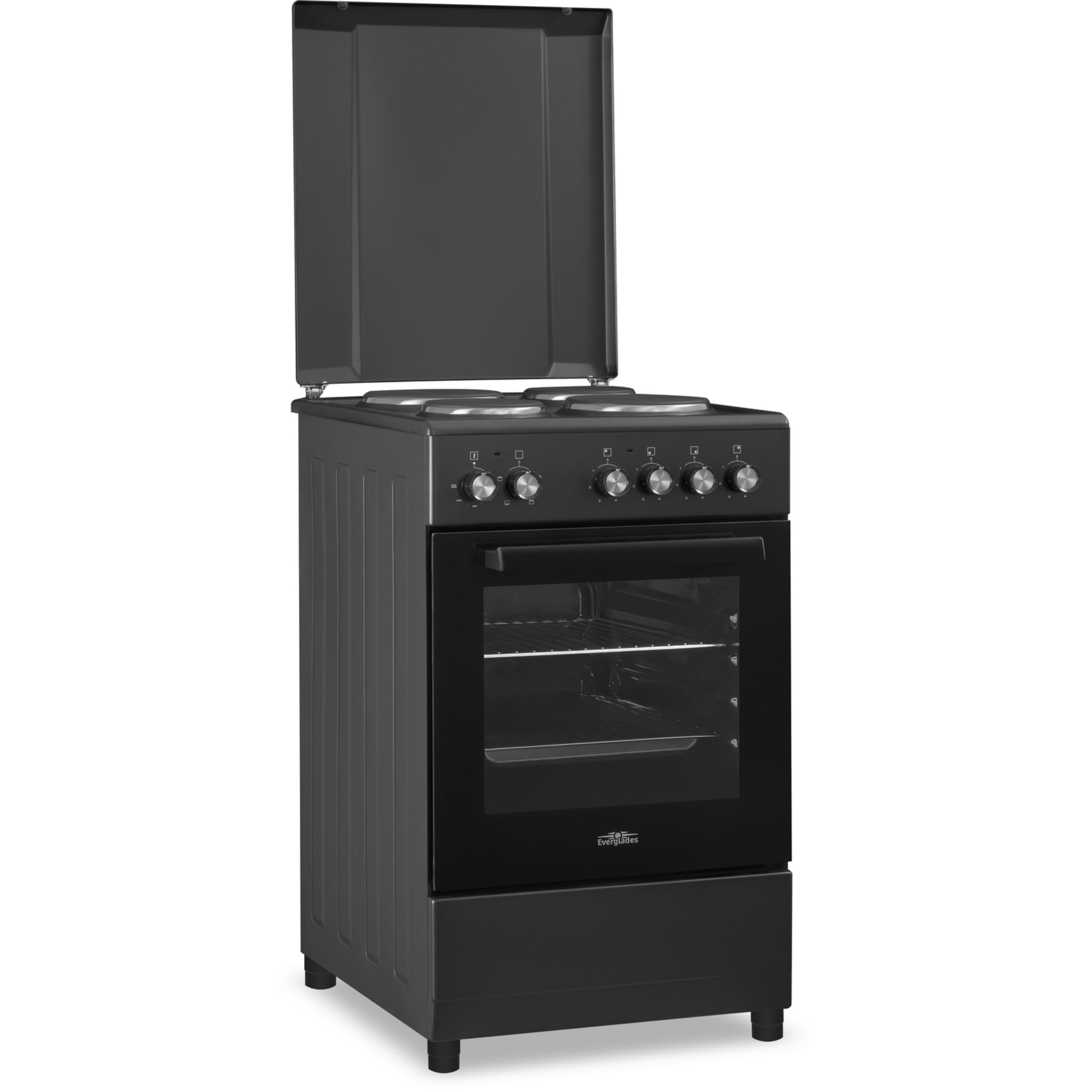 Fornello elettrico nero con coperchio aperto, porta del forno visibile.