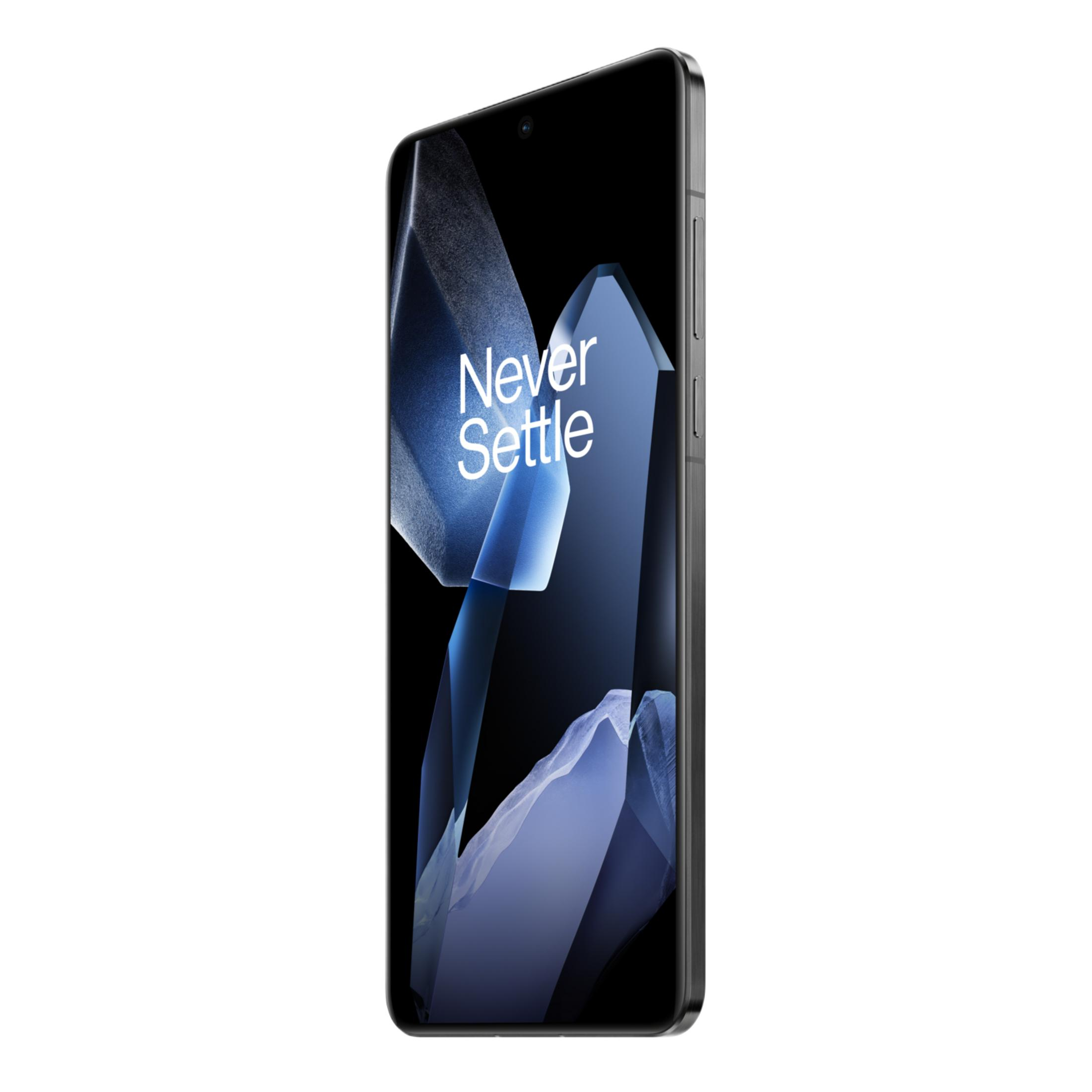 Czarny smartfon wyświetla niebieską tapetę z kryształami i napisem „Never Settle”.