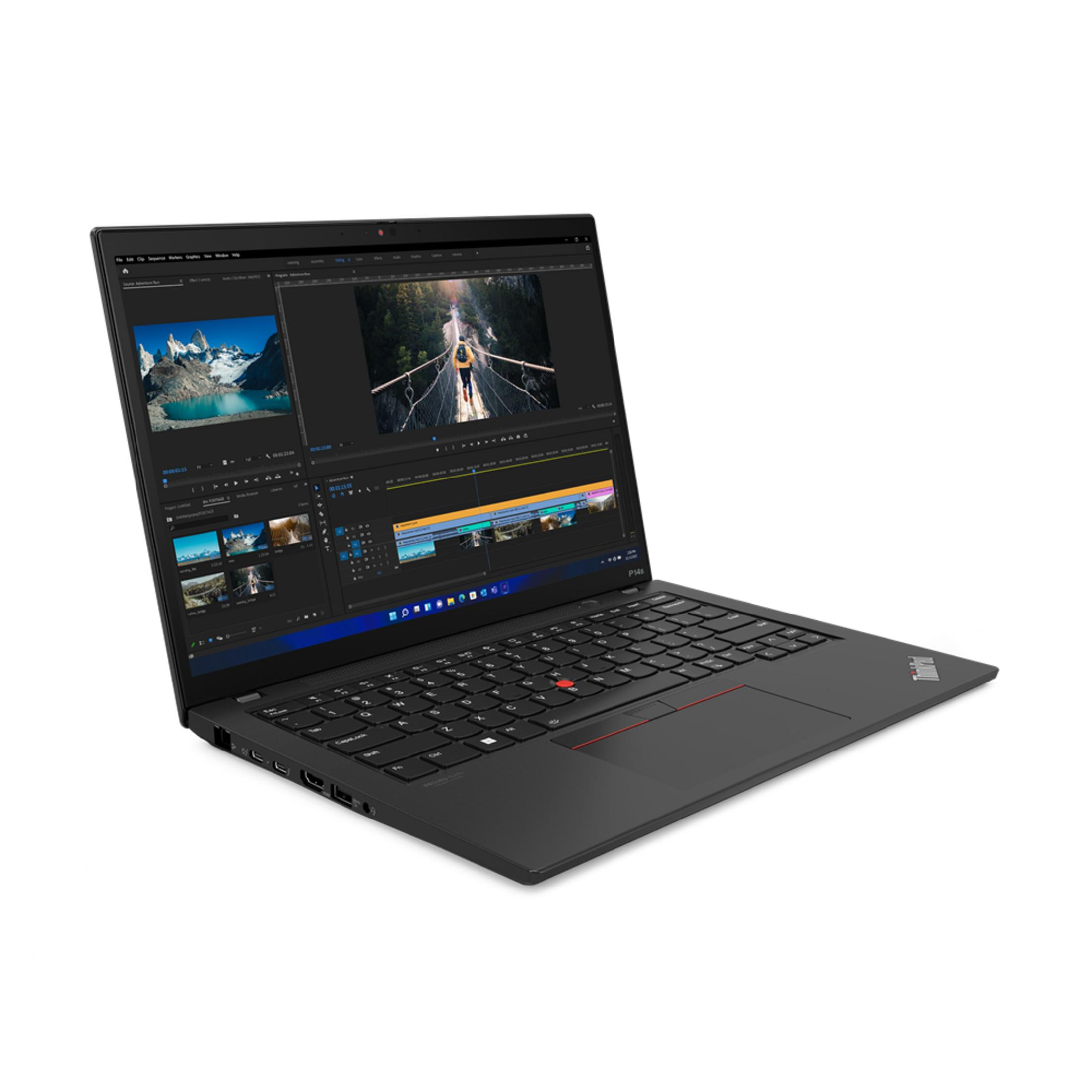 Schwarzer Laptop mit geöffnetem Bildschirm, der eine Videobearbeitungssoftware anzeigt.