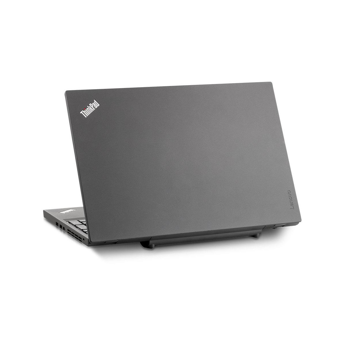 Grauer Lenovo ThinkPad Laptop, teilweise geöffnet, auf weißem Hintergrund.