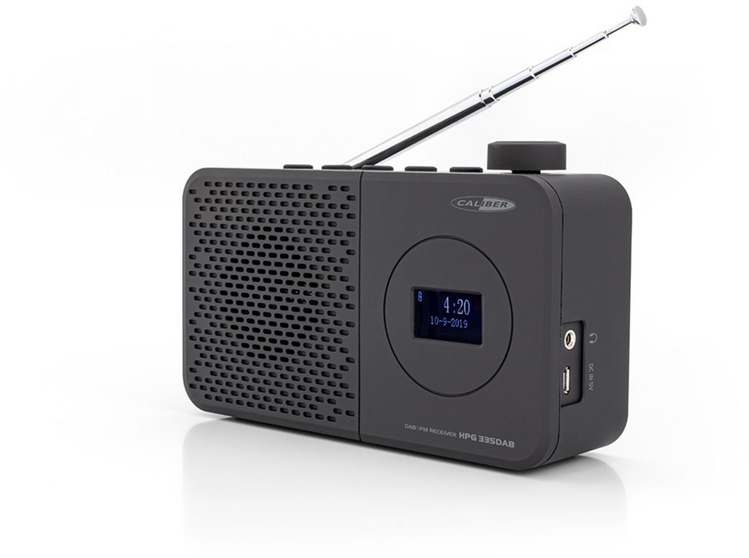 Ein schwarzes DAB/FM Radio mit ausgefahrenem Antenne und LCD-Display.