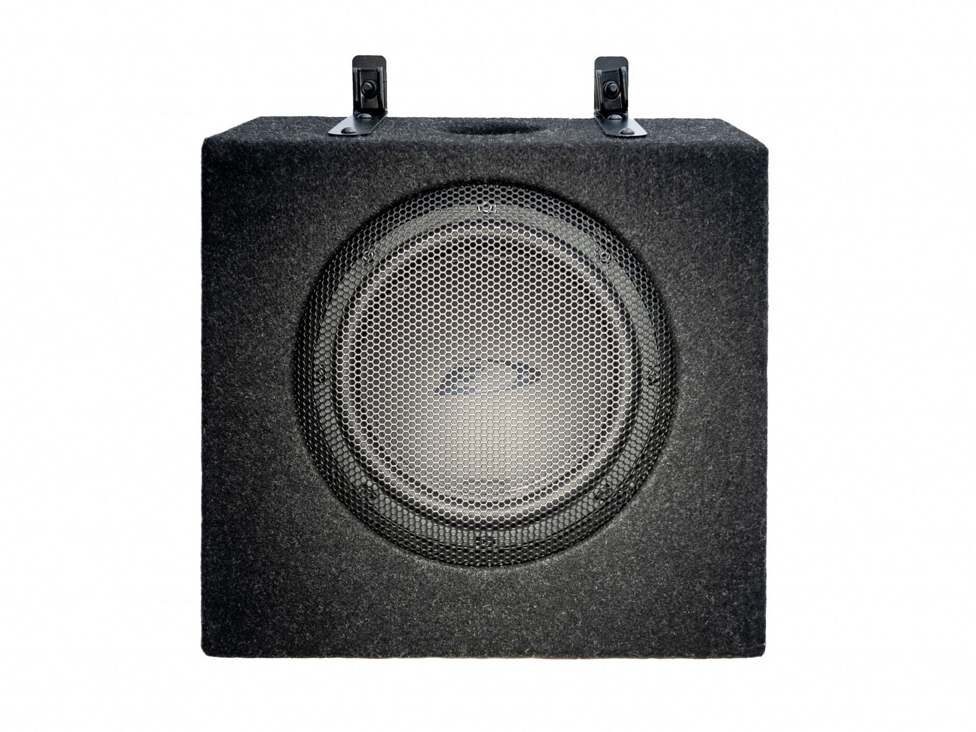 Ein schwarzer Subwoofer mit silbernem Gitter und Halterungen oben.