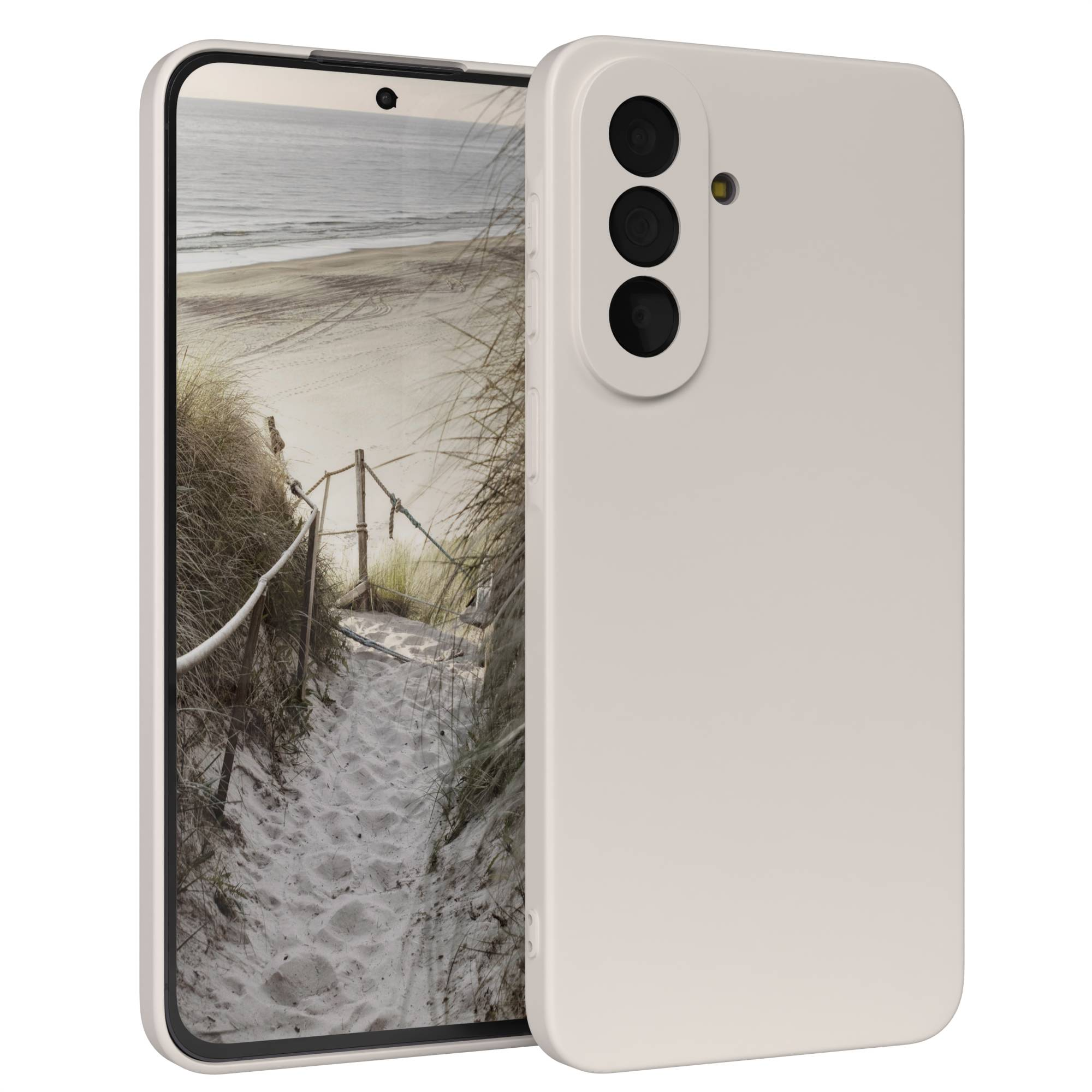 Ein helles Smartphone mit drei Kameras auf der Rückseite, das eine Strandlandschaft anzeigt.
