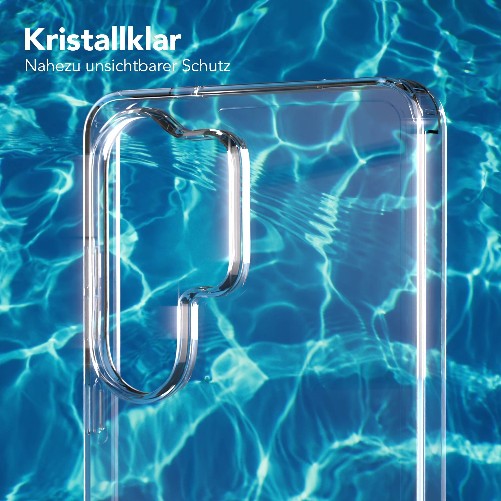 Ein durchsichtiger Handyhülle vor blauem Wasser mit Lichtreflexionen.