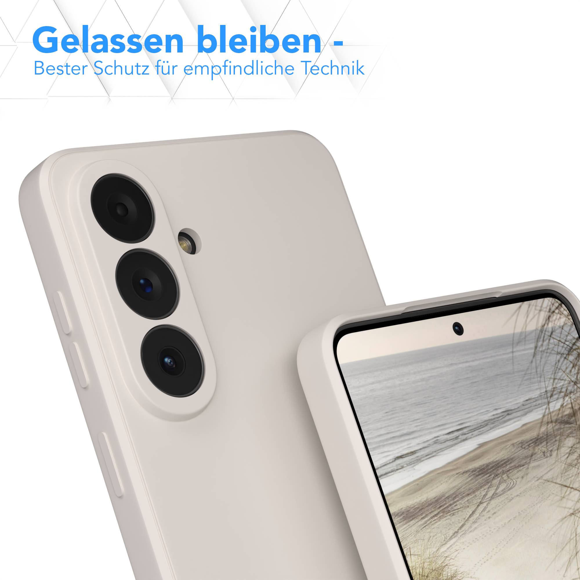Ein helles Handy mit drei Kameras und einer Strandtapete auf dem Bildschirm.