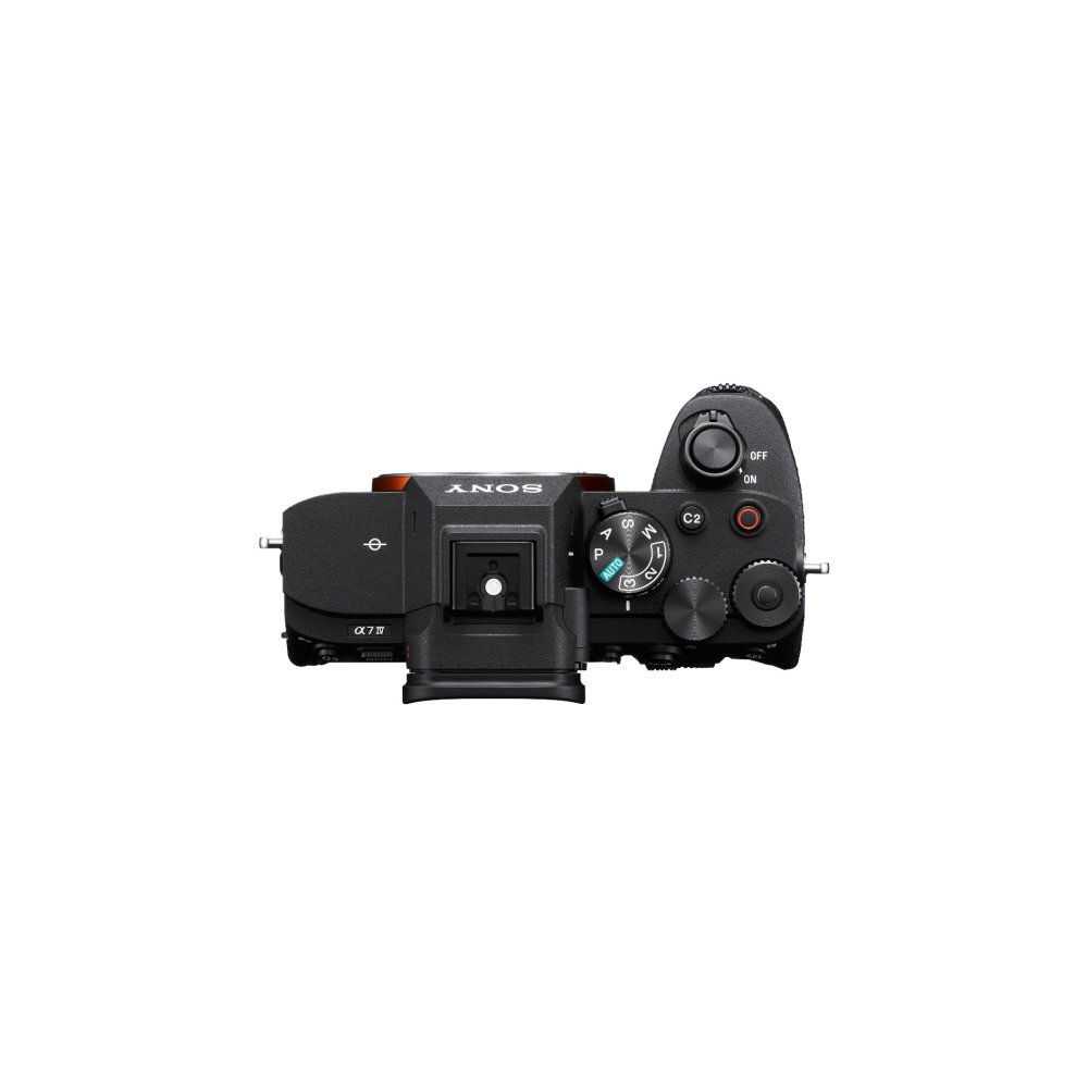 Bovenaanzicht van een zwarte Sony Alpha 7 IV camera met bedieningselementen en labels.