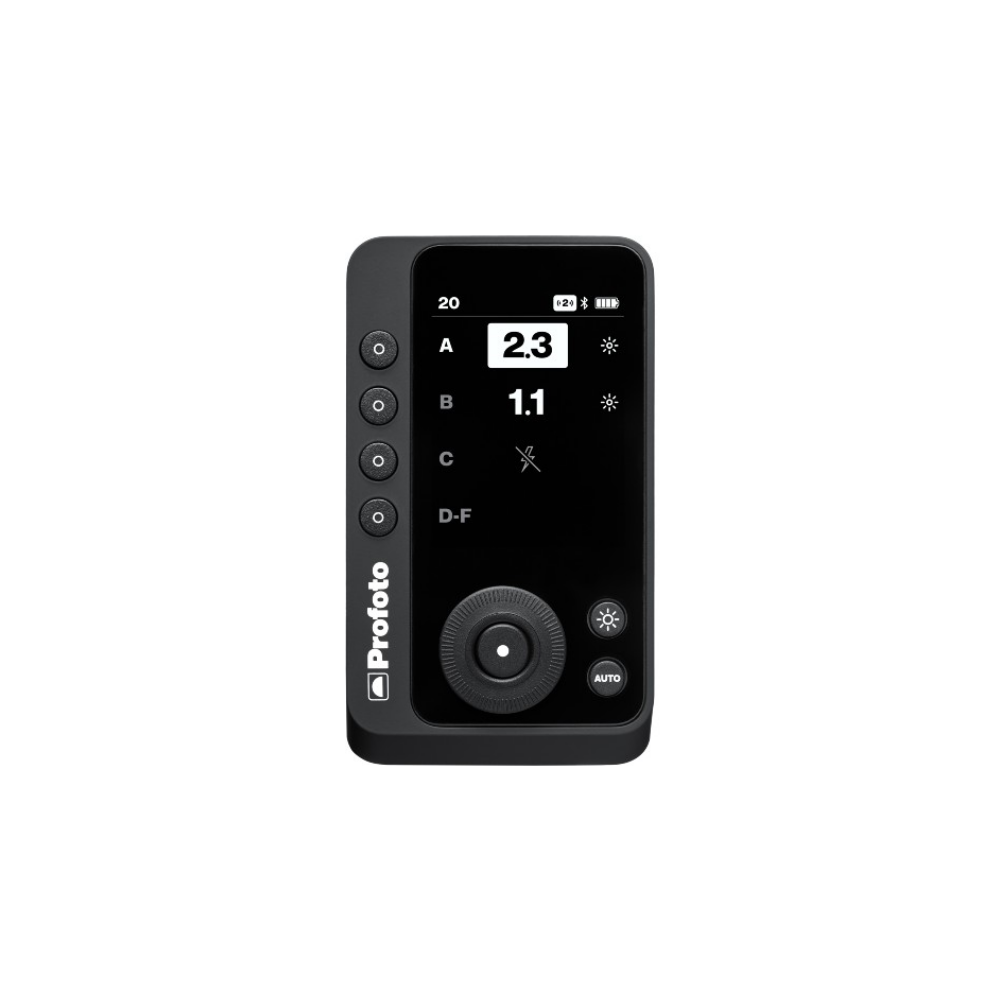 Un écran de télécommande Profoto noir montrant des chiffres et des symboles.
