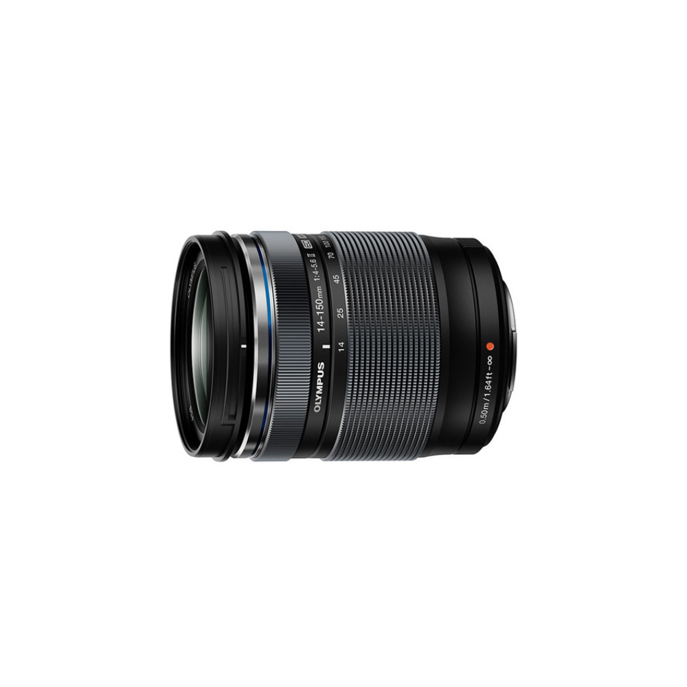 Obiektyw Olympus 14-150mm z pierścieniem zoomu i wskaźnikiem ostrości.