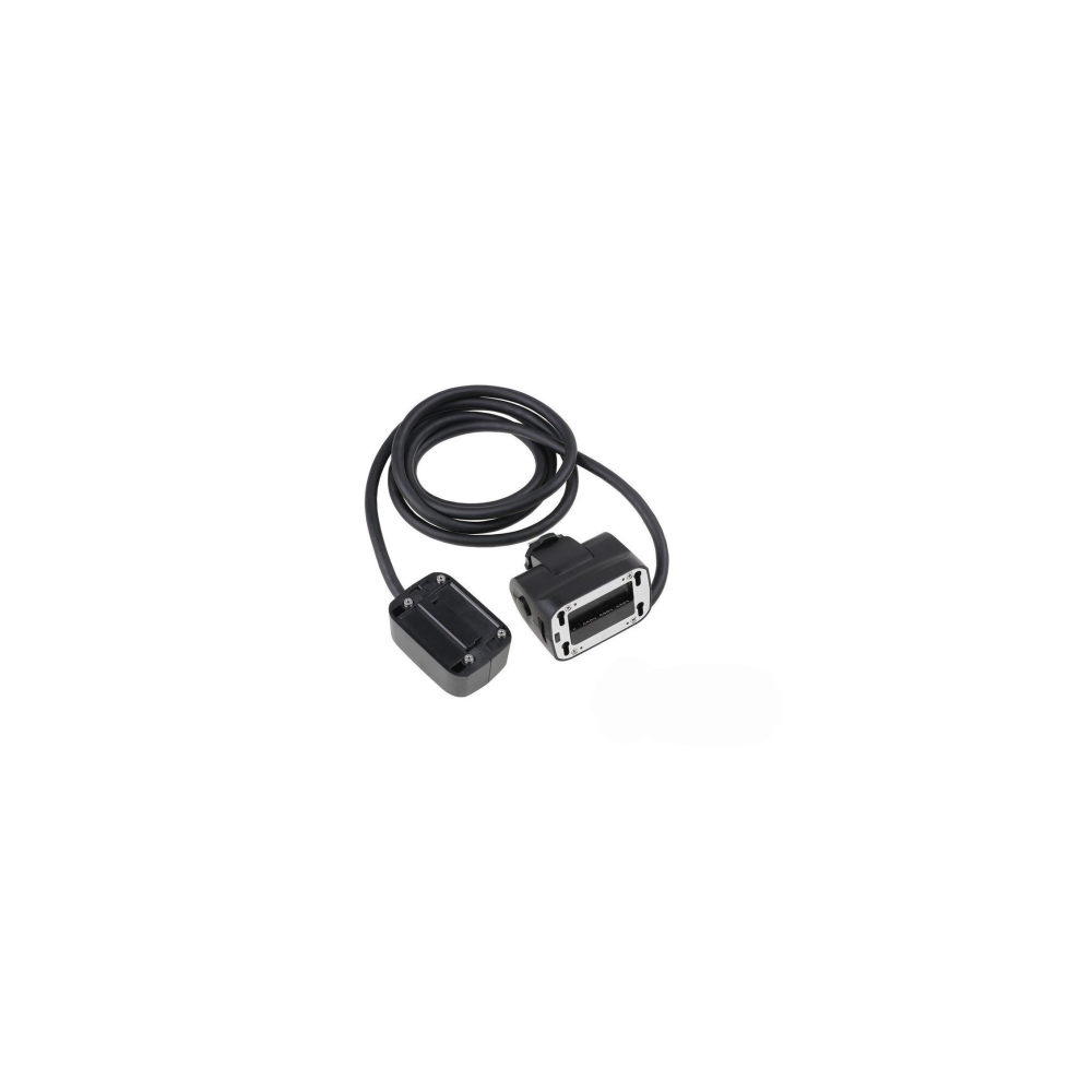 Schwarzes Kabel mit zwei schwarzen Steckverbindern, auf weißem Hintergrund.