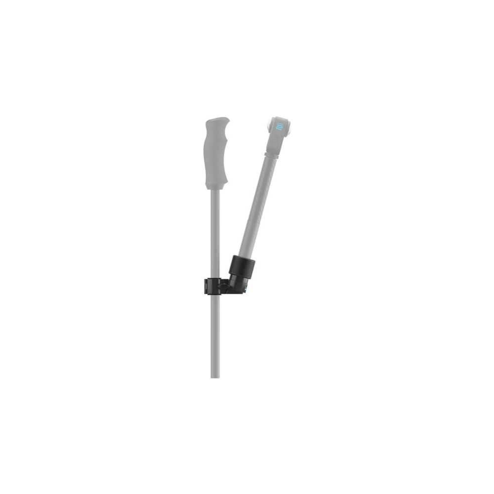 Bastones de trekking grises con adaptador articulado negro y cámara en el bastón derecho.