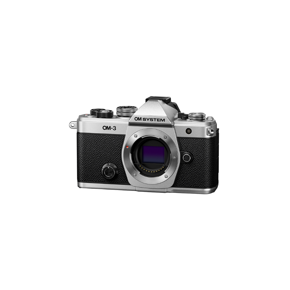 Zilveren OM-3 camera met zwarte grip en zichtbare lensvatting.