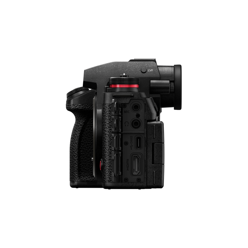 Schwarze Kamera von der Seite mit sichtbaren Anschlüssen wie MIC, HDMI und LVF-Sucher.