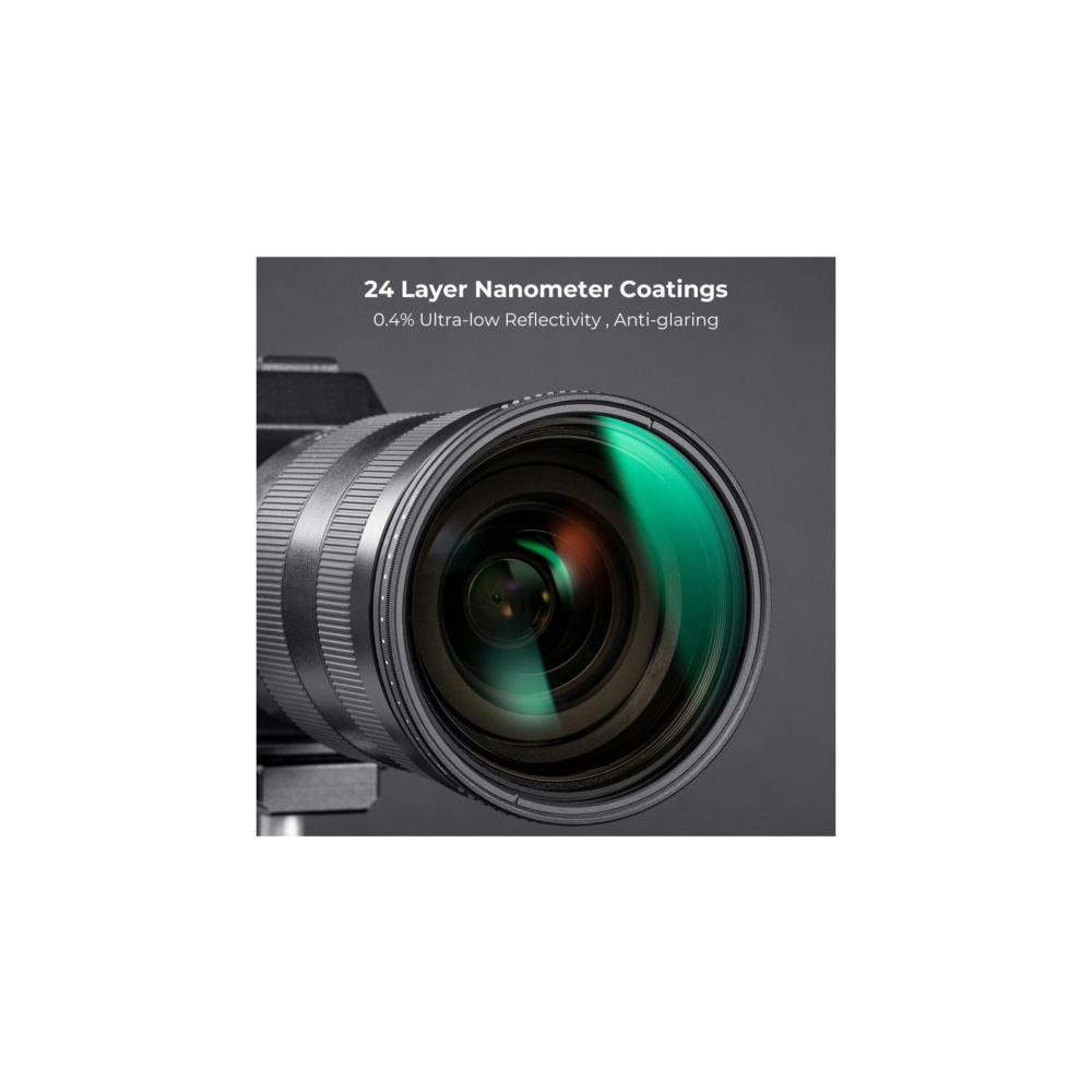Close-up van een cameralens met 24 nanometer coatings. Reflecties zichtbaar.