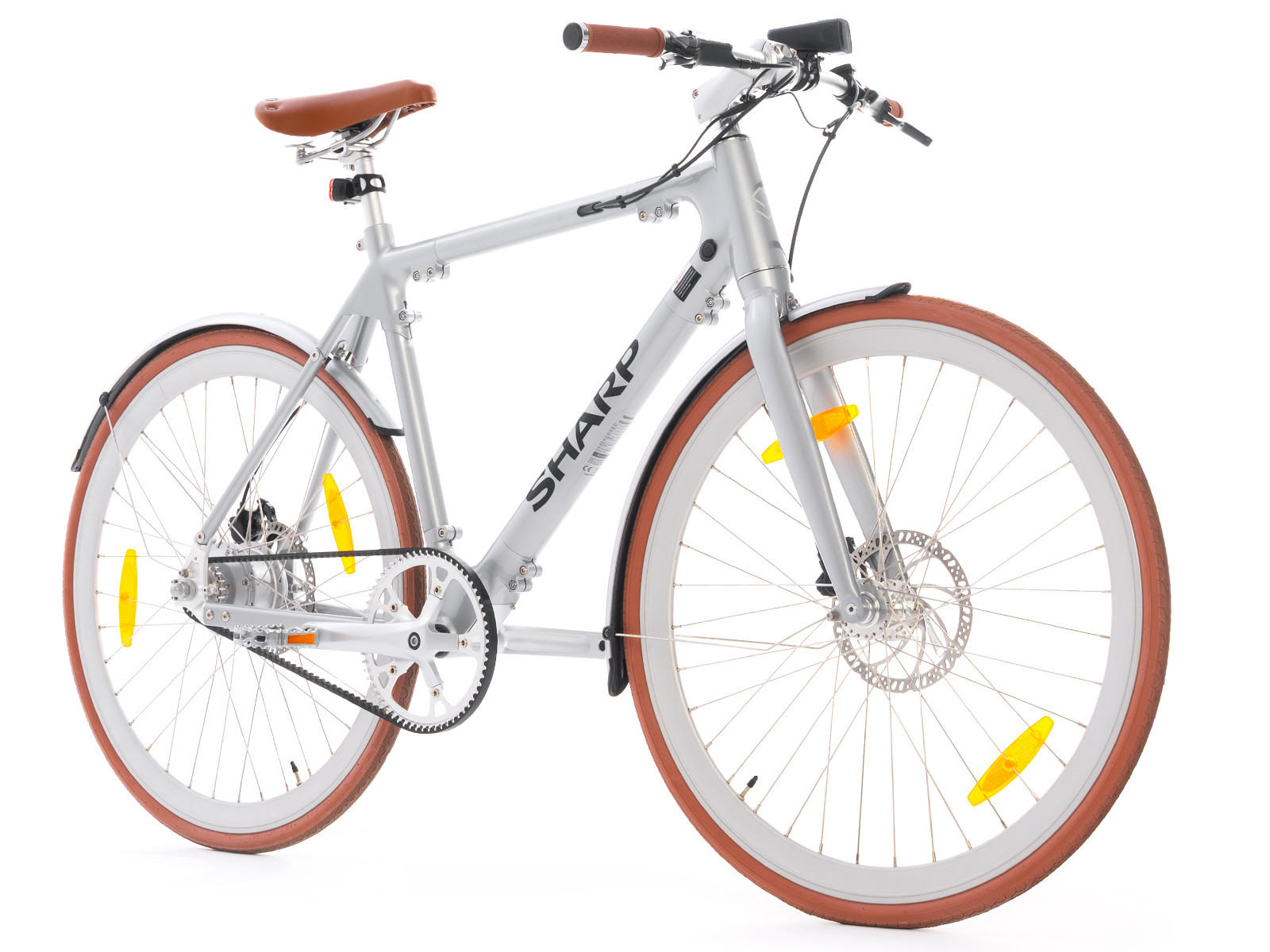 Ein silbernes Fahrrad mit braunem Sattel und Griffen, braunen Reifen und gelben Reflektoren.