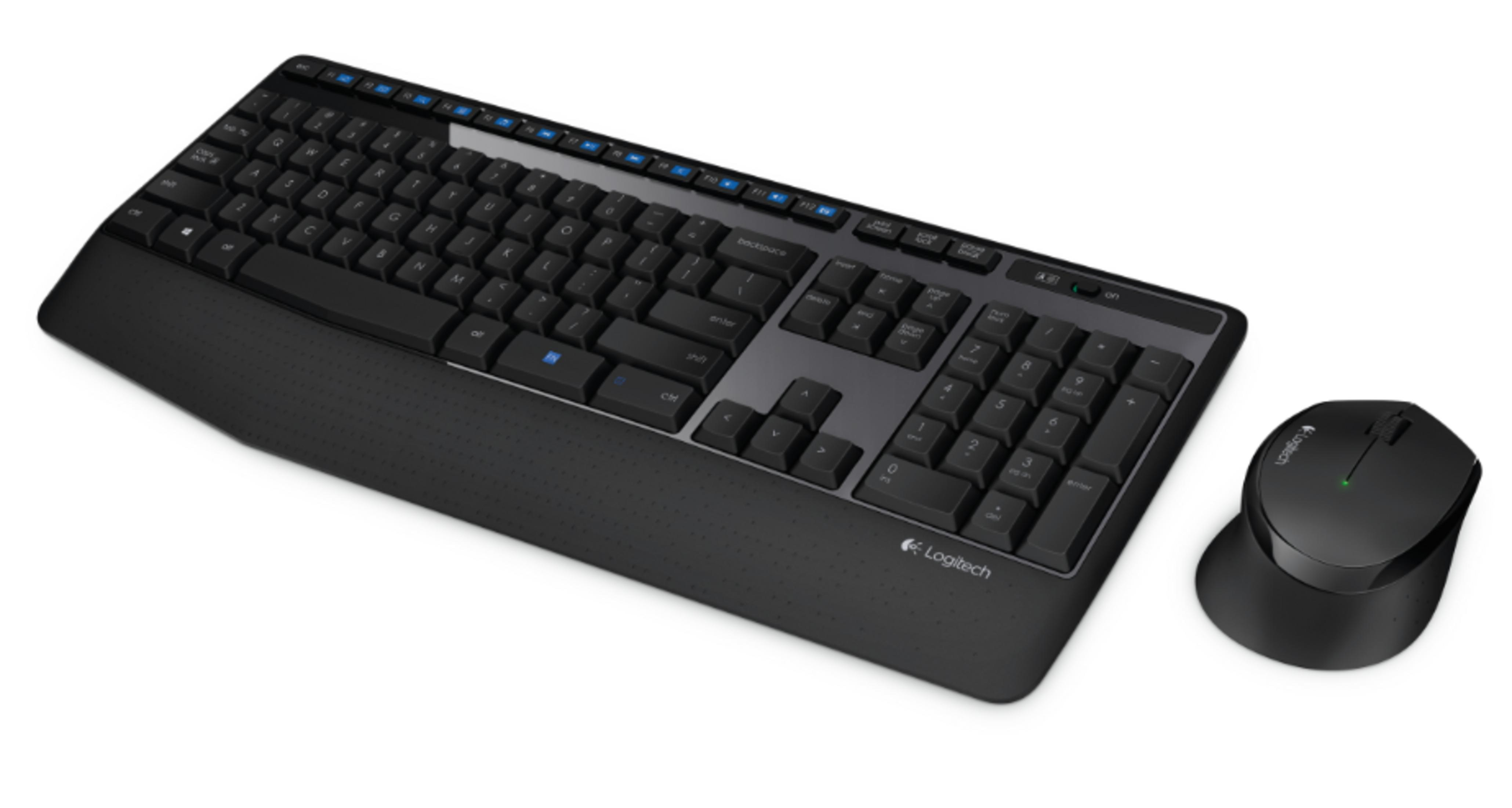 Czarna klawiatura i mysz Logitech na białym tle.