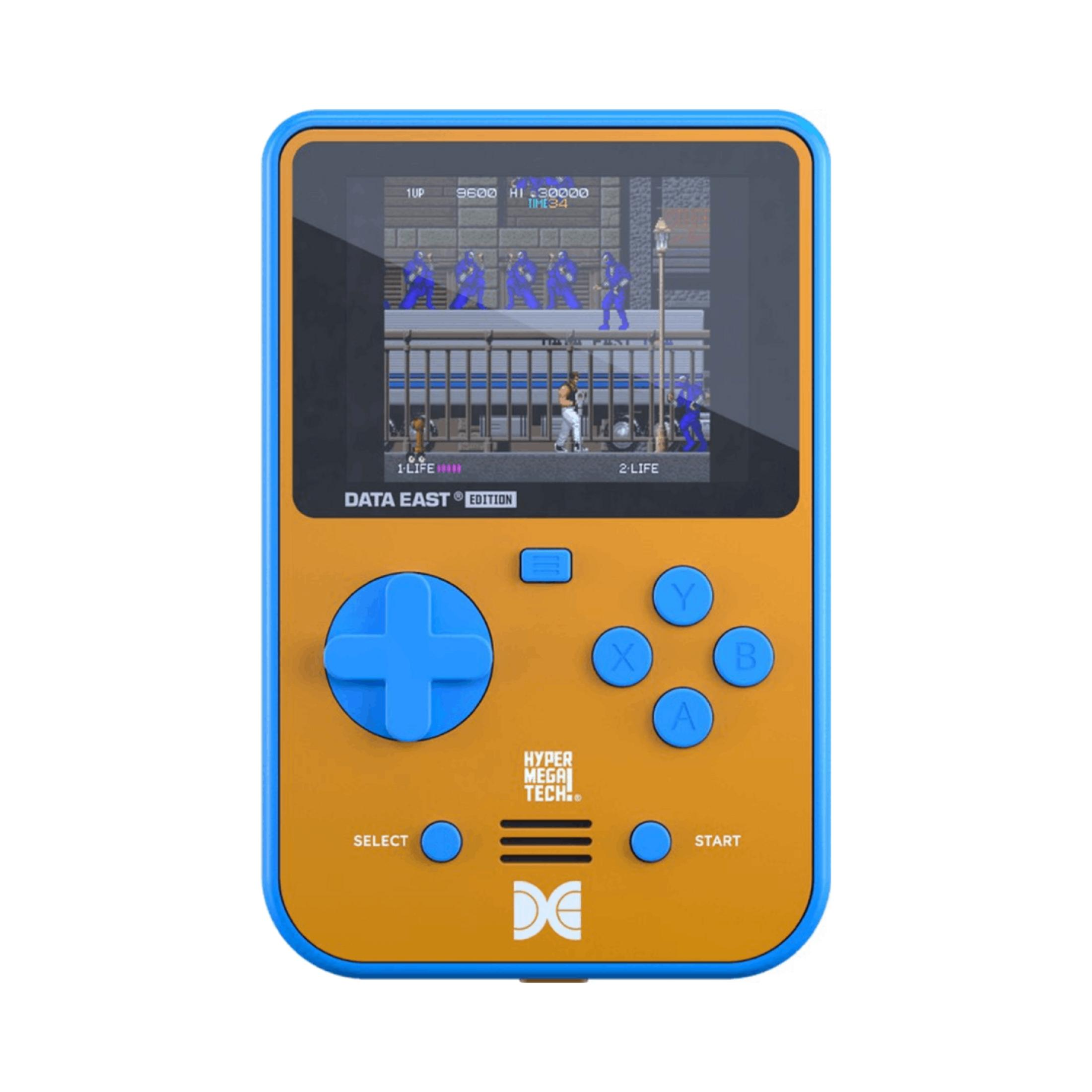Una consola de videojuegos portátil naranja con controles azules y un juego en pantalla.