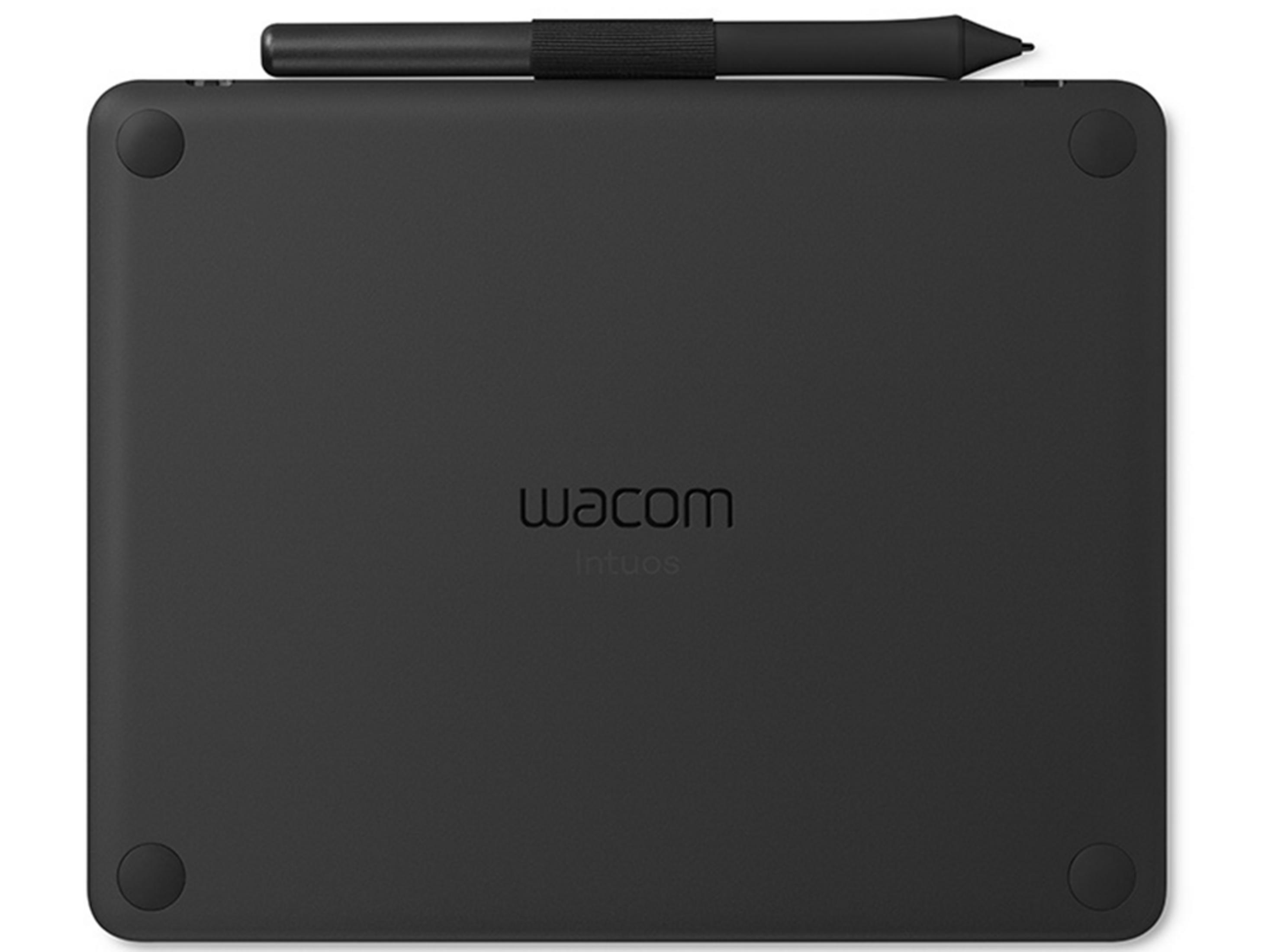 Czarny tablet graficzny z piórkiem. Logo Wacom Intuos.