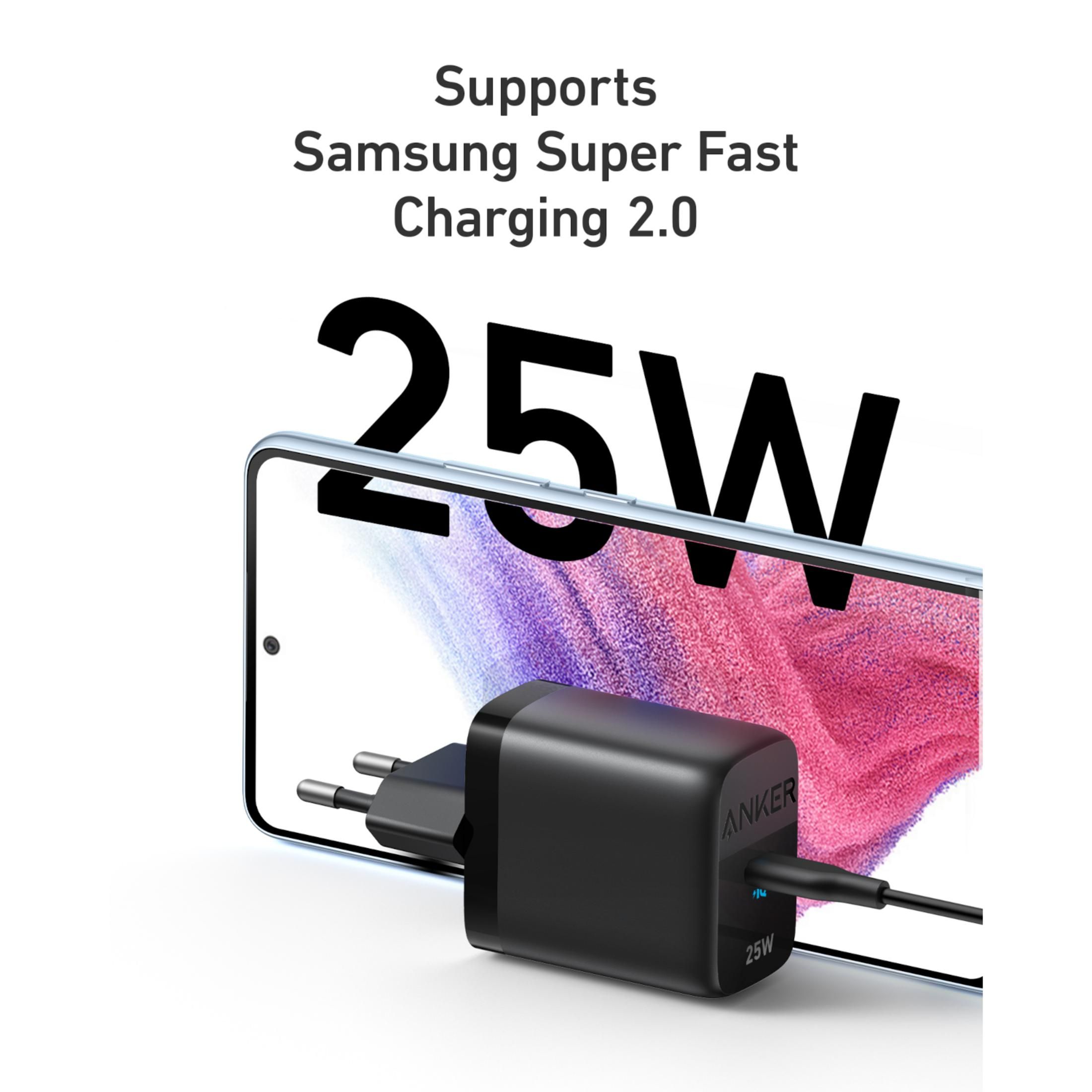 Cargador Anker negro de 25W con cable, junto a un smartphone Samsung.