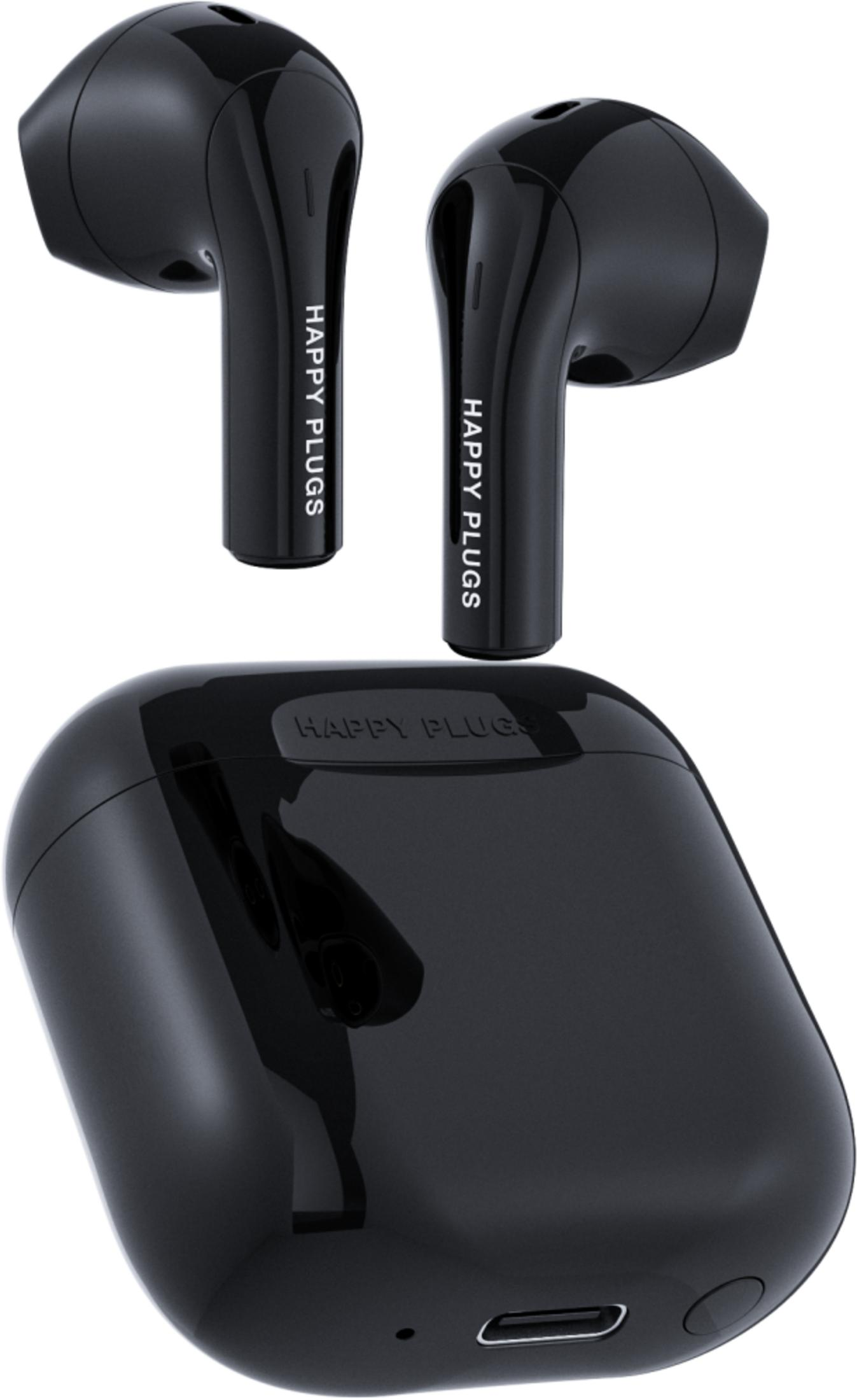 Due auricolari wireless neri e la loro custodia di ricarica su sfondo bianco.