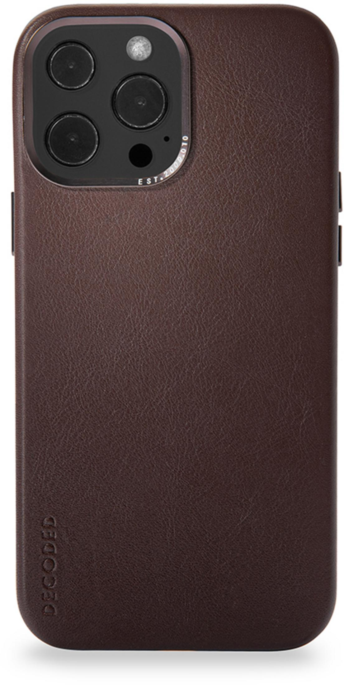 Dunkelbraune Lederhülle für ein iPhone mit Kameraaussparung und Logo.