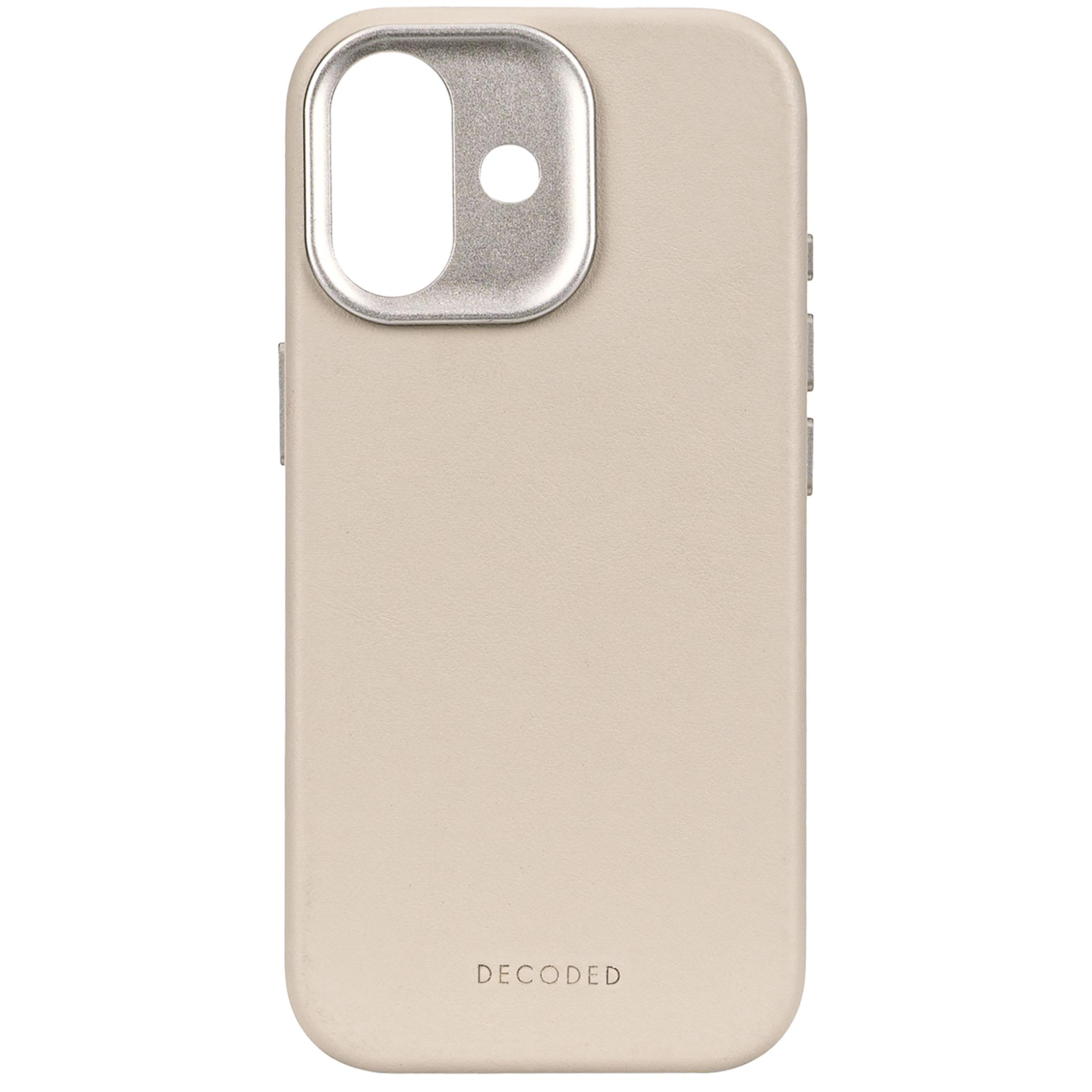Eine beige Handyhülle mit einem silbernen Kameraring und dem DECODED-Logo.