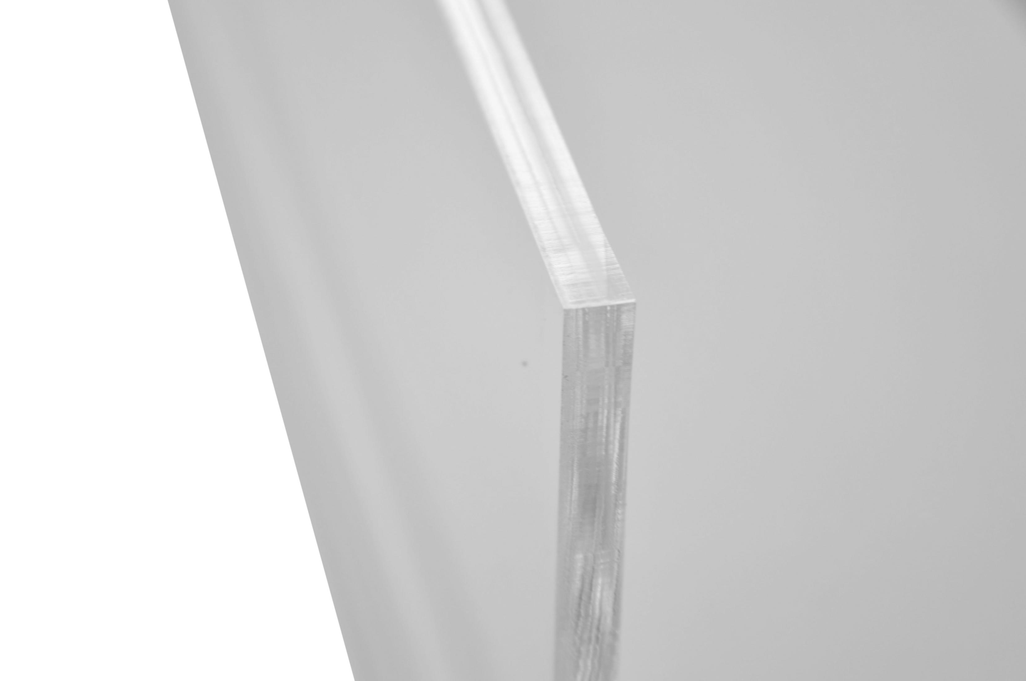 Nahaufnahme der Kante eines transparenten Materials.