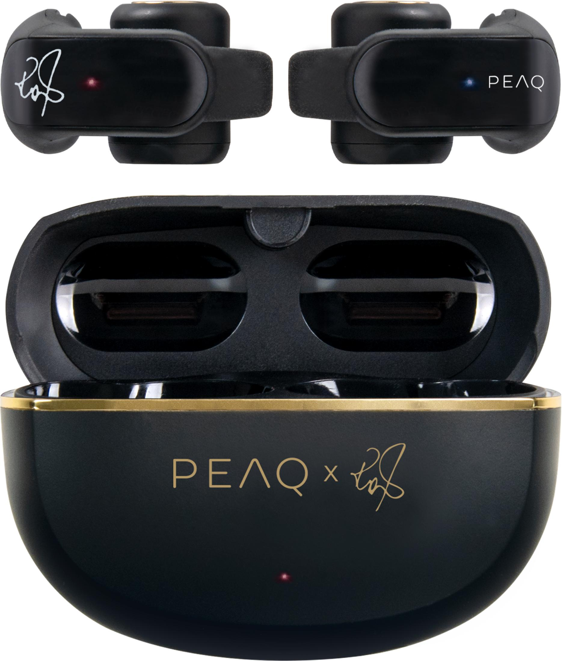 Funda negra con dos auriculares. Detalles y logo dorados.